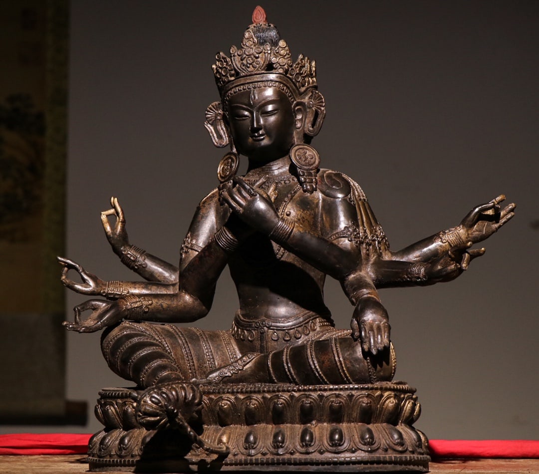 BRONZE EIGHT-ARMED GUANYIN FROM THE QING DYNASTY: WEIGHT:11300G.H:48CML:44CMW:30CM