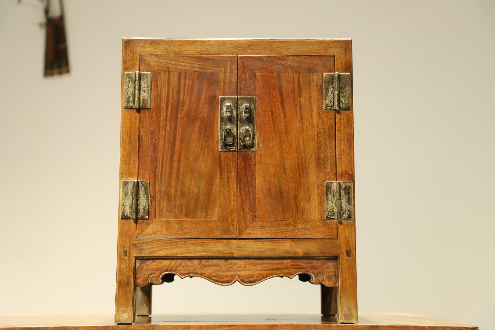 MING-STYLE ROSEWOOD BOOKCASE: H: 45CM L: 38CM W: 27.5CM