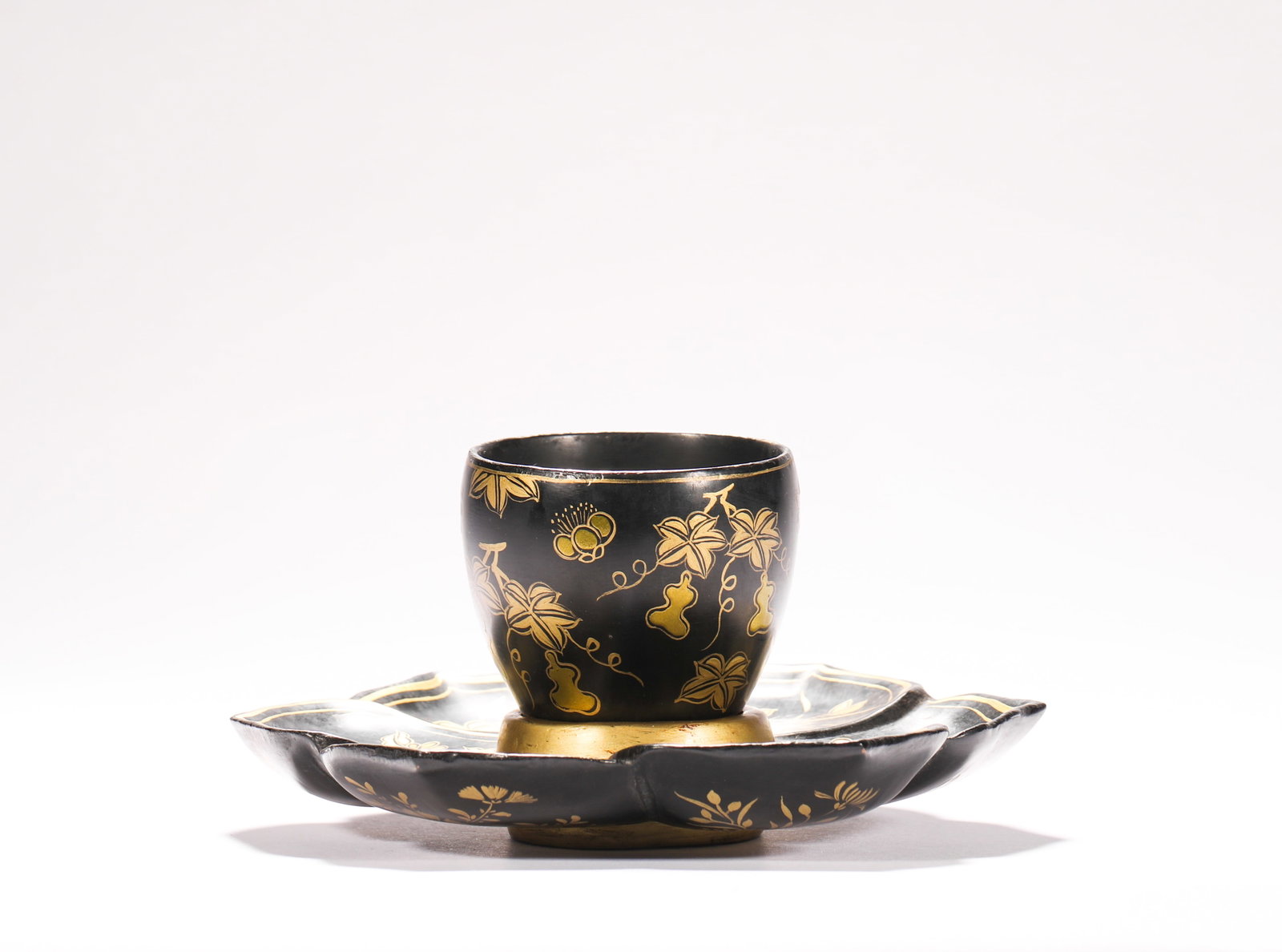 QING DYNASTY QIANLONG LACQUERWARE TEA CUPS: H:7CM (2.76IN) D:16CM (6.30IN) WEIGHT:120G (0.26LB)