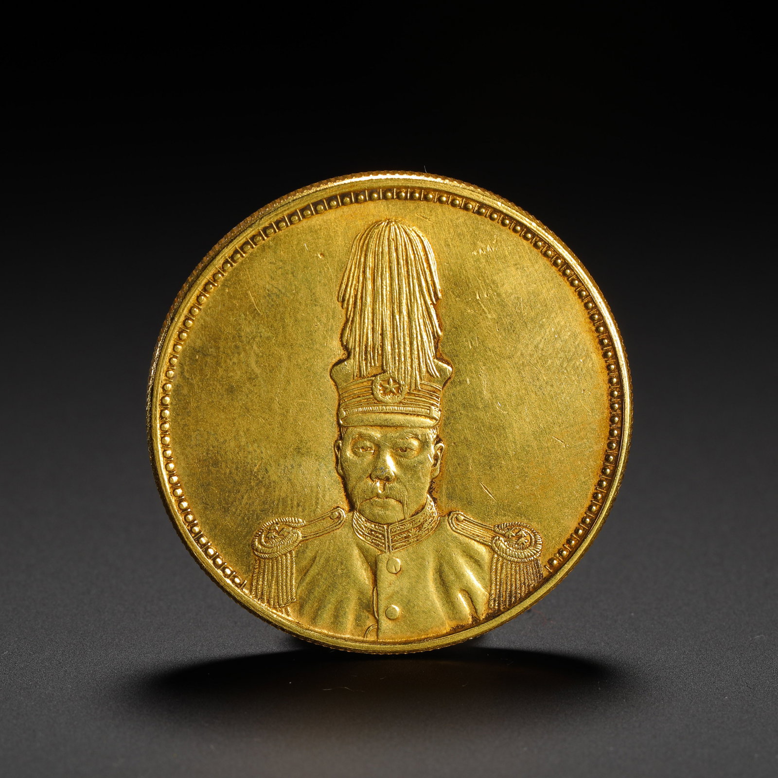 REPUBLIC OF CHINA GOLD COIN: DIAMETER:3.9CM (1.54IN) WEIGHT:37G (0.08LB)
