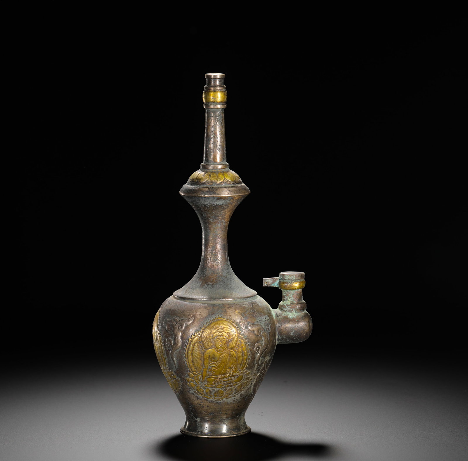 QING DYNASTY SILVER-GILT BAMBA POT: HEIGHT:23.8CM (9.37IN) WIDTH:11CM (4.33IN) WEIGHT:210G (0.46LB) SILVER PENBA POT WITH PARTIAL GILDING, QING DYNASTY. GILDED SEATED BUDDHA CARVED ON THE BELLY FLANKED BY CLOUD PATTERNS, GILDED BANDS DE