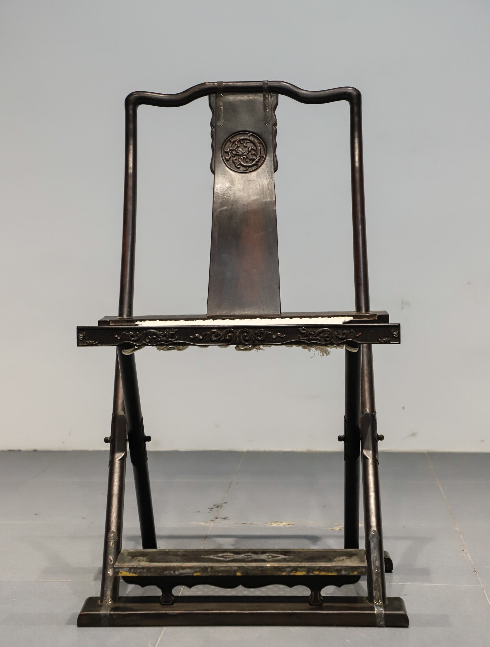 A STRAIGHT-BACKED CHAIR MADE OF SANDALWOOD WITH CHILONG PATTERNS FROM THE MING DYNASTY (1 of 9)