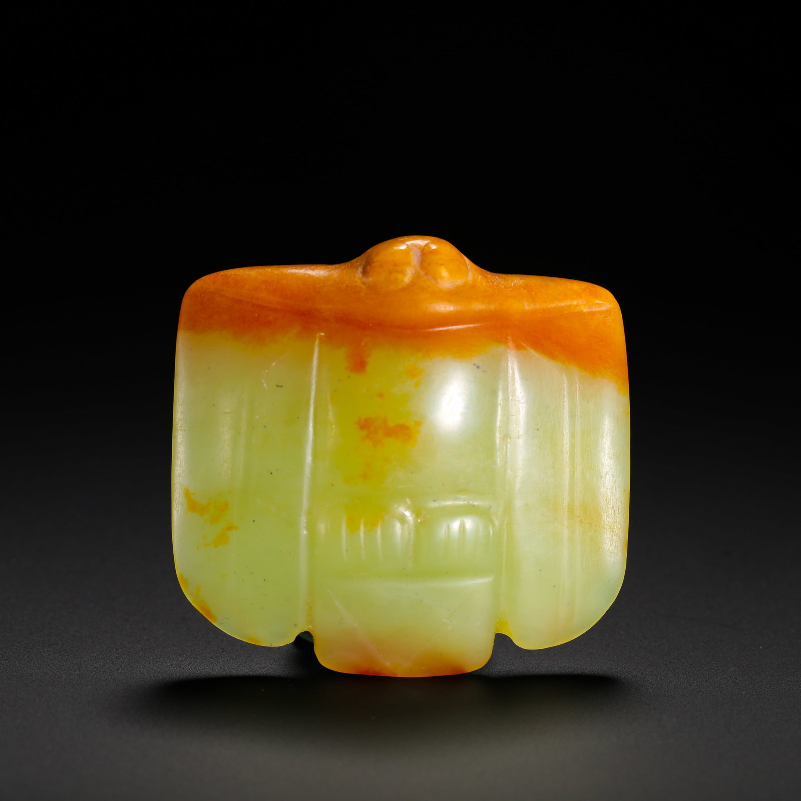 RED MOUNTAIN CULTURE JADE NATURAL RED INFUSED JADE OWL PENDANT: HEIGHT:5.2CM (2.05IN) WIDTH:5.5CM (2.17IN) WEIGHT:50G (0.11LB) HONGSHAN CULTURE YELLOW JADE OWL PENDANT WITH NATURAL RED RUSSET SKIN.INTEGRALLY POLISHED FROM A SINGLE YELLOW JADE BLOCK WITH LARGE NATU
