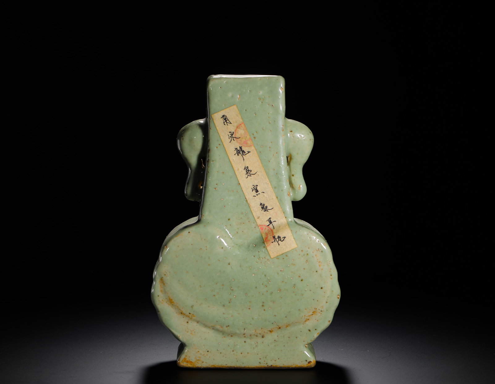 A CELADON ELEPHANT EAR VASE FROM THE LONGQUAN KILN OF THE SOUTHERN SONG DYNASTY: H:24CM (9.45IN) W:15CM (5.91IN) WEIGHT:1320G (2.91LB) THIS IS A SOUTHERN SONG DYNASTY PORCELAIN VASE FROM THE LONGQUAN KILN. IT FEATURES ELEPHANT-SHAPED HANDLES AND IS COVERED IN A RICH, JADE-LIKE CEL