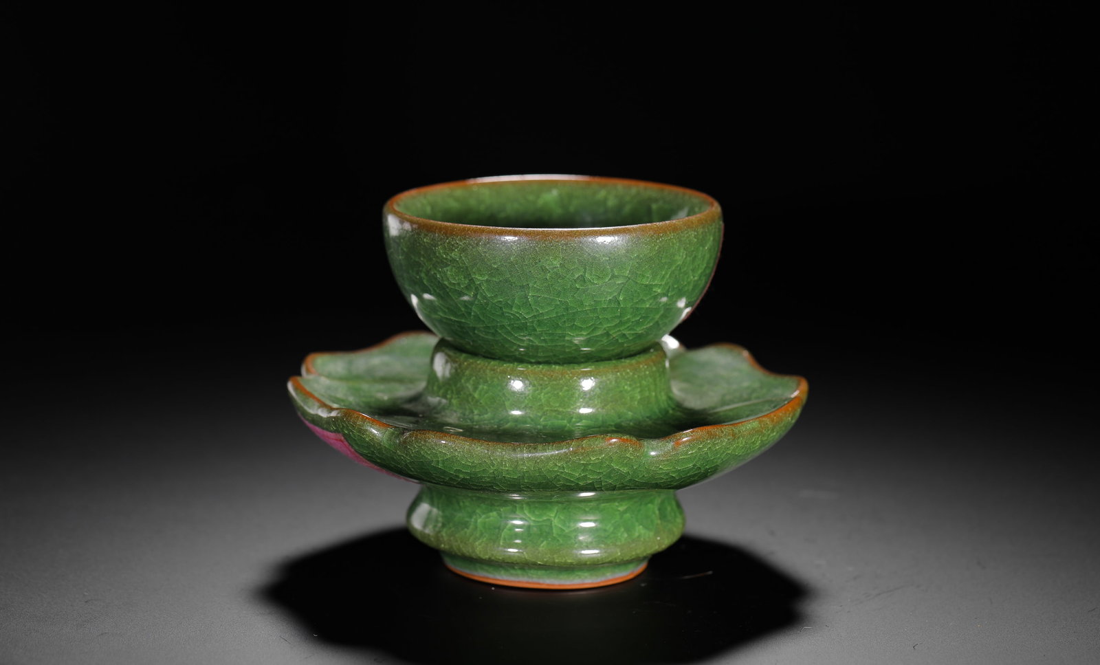 SONG JUN KILN GREEN GLAZE TEA CUPS AND SAUCERS: H:9CM (3.54IN) W:13CM (5.12IN) WEIGHT:500G (1.10LB) THIS IS A SET OF SONG DYNASTY PORCELAIN TEA WARE FROM THE JUN KILN, CONSISTING OF A GREEN-GLAZED TEA CUP AND A FLOWER-SHAPED STAND. COVERED IN A RIC