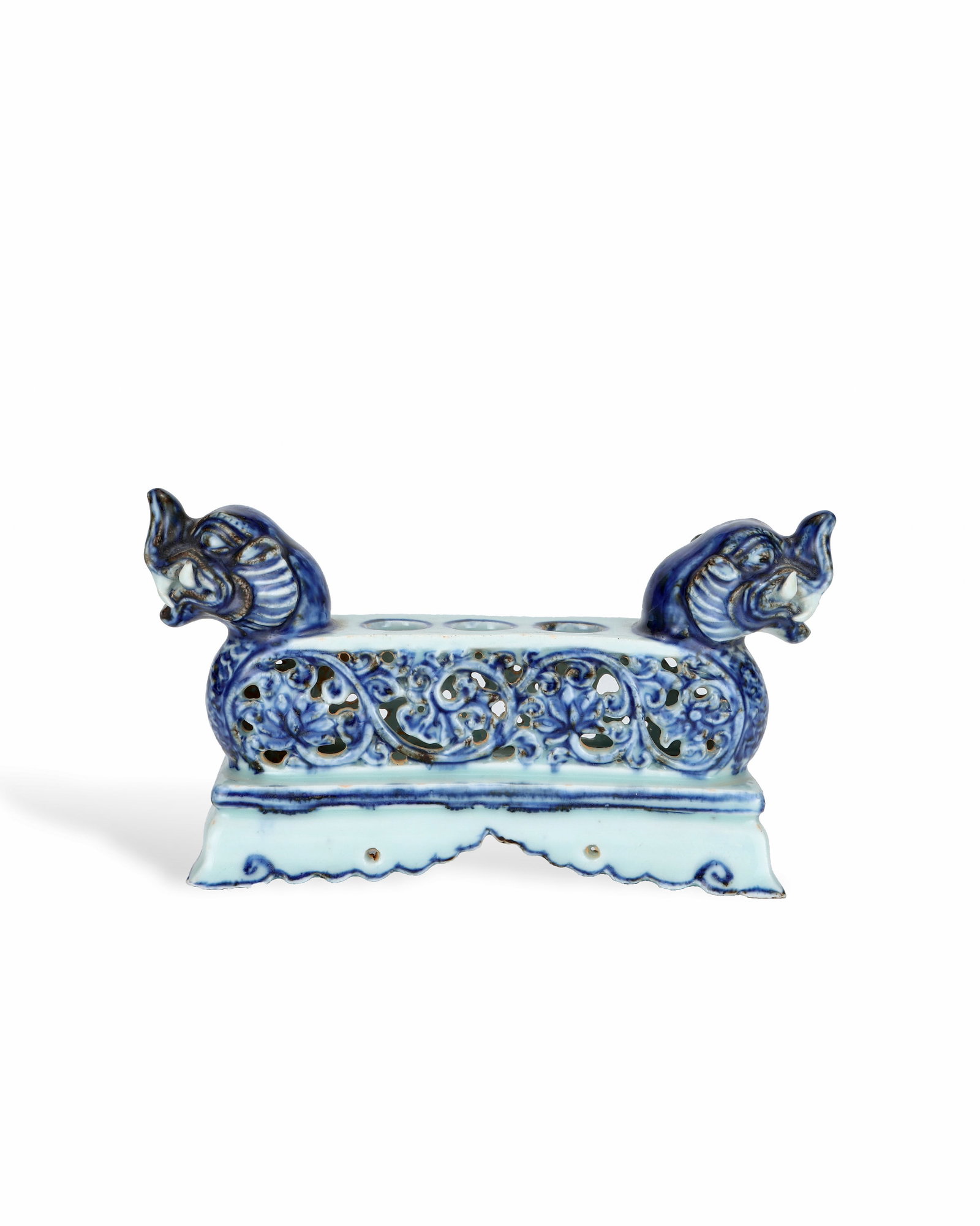 MING YONGXUAN BLUE AND WHITE HOLLOWED-OUT PEN HOLDER: L: 19.8CM H: 11CM
