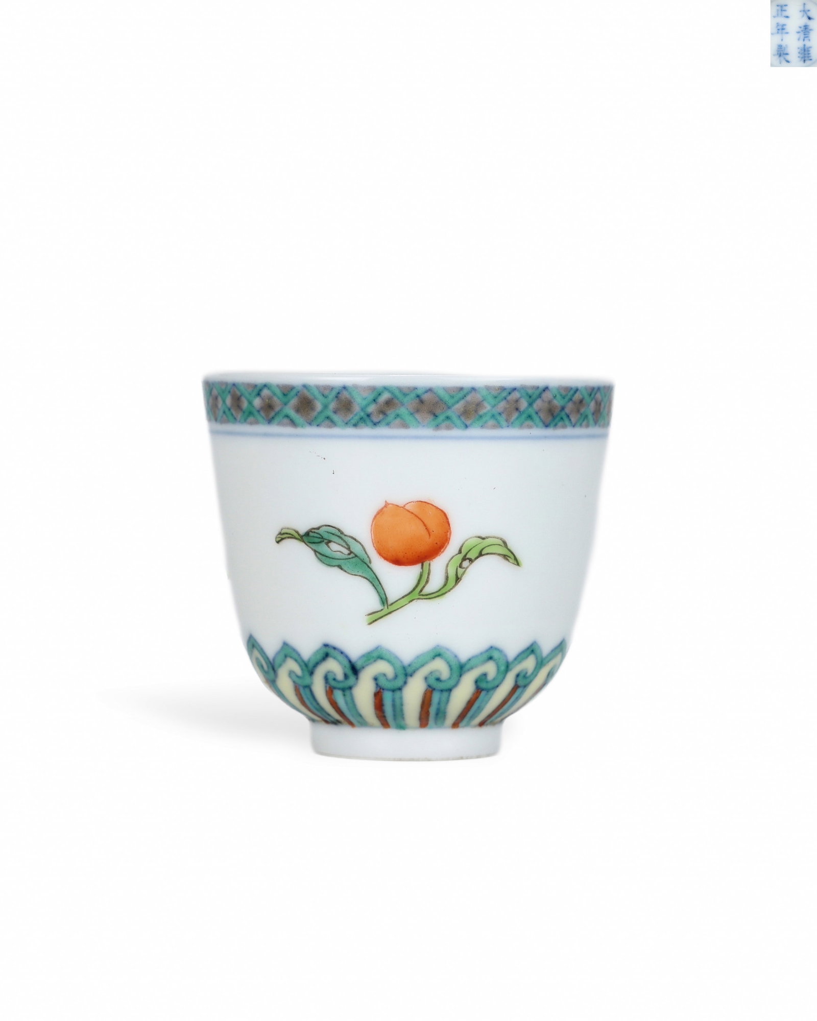 QING YONGZHENG DOUCAI LONGEVITY PEACH CUP: L: 4.5CM H: 4CM