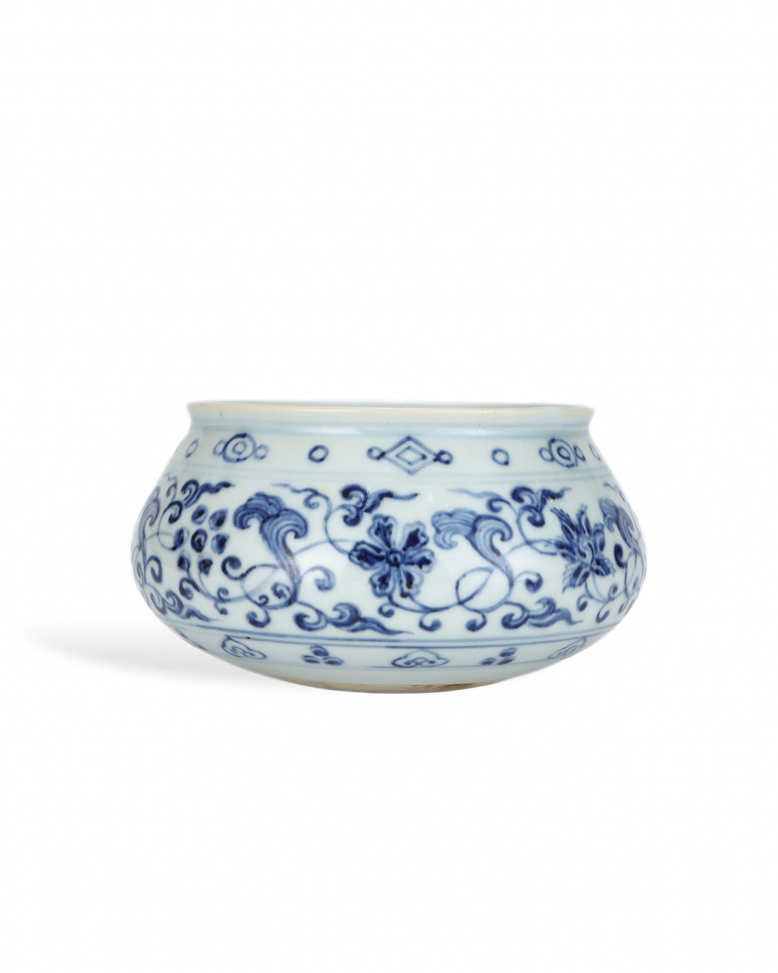 MING YONGLE BLUE AND WHITE STRIPED FLOWER PATTERNED FISH BASKET VASE: L: 15.3CM H: 8CM