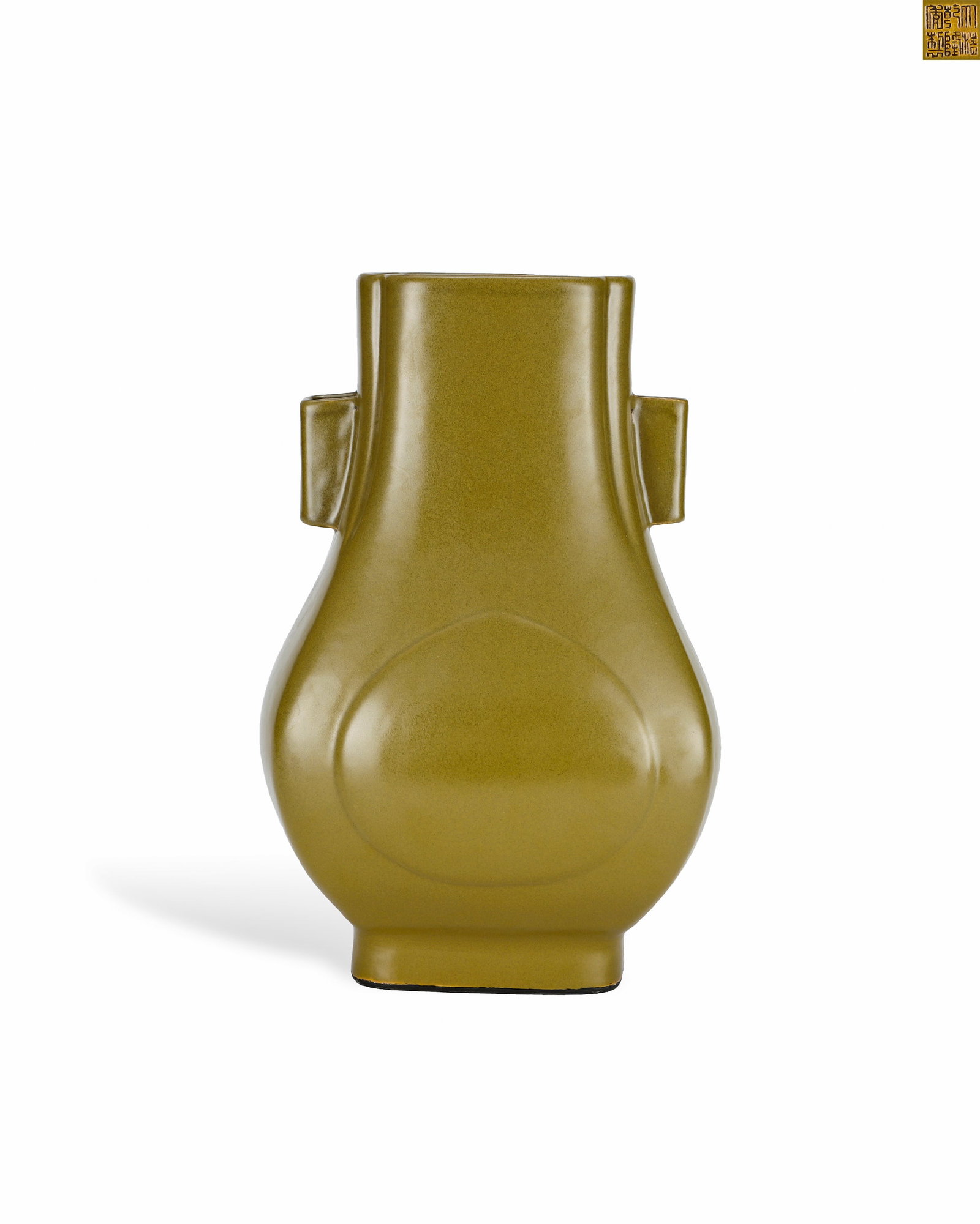 A BOTTLE OF TEA LEAVES FROM THE QIANLONG PERIOD OF THE QING DYNASTY: L: 19.2CM H: 30.2CM