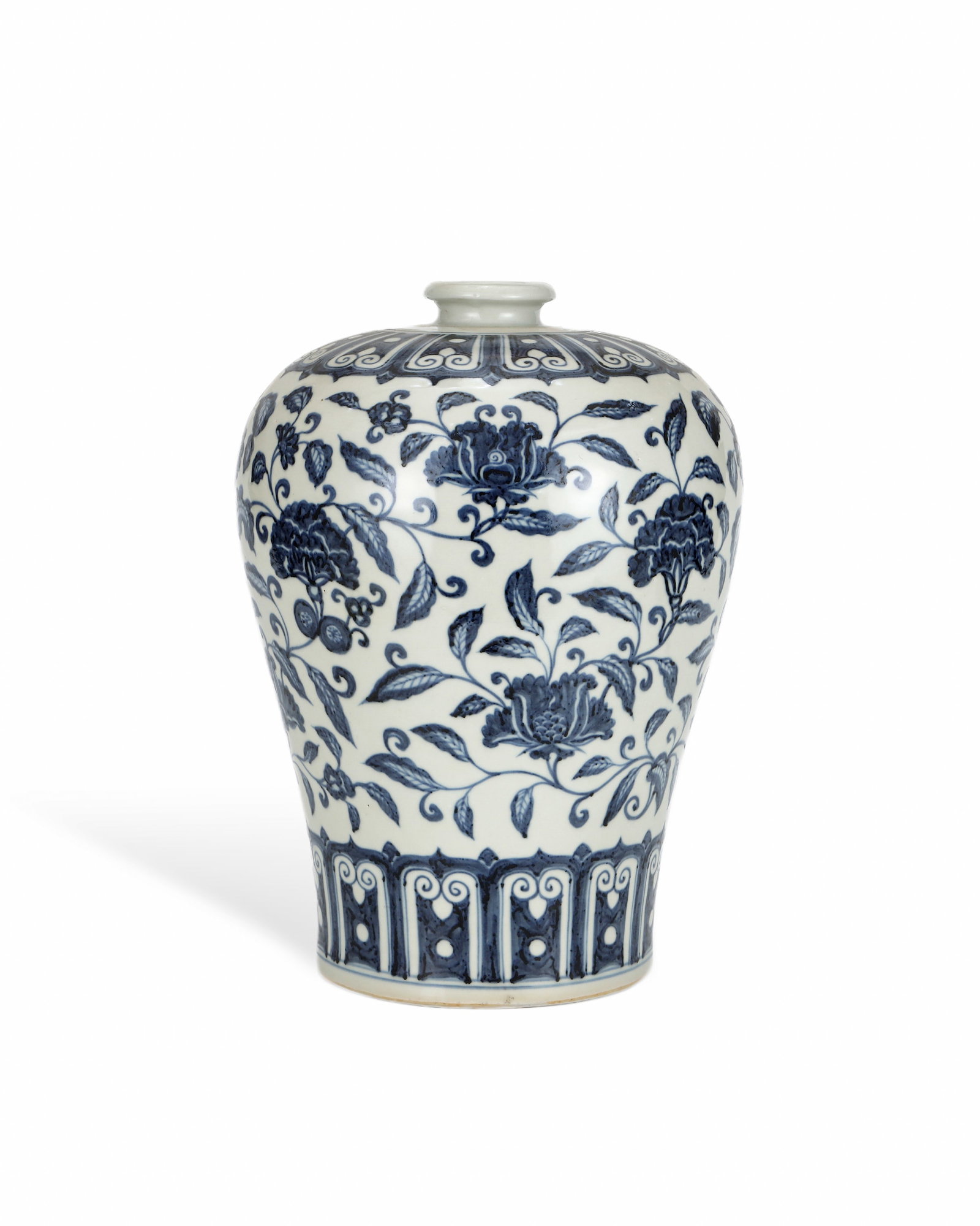 MING YONGLE BLUE AND WHITE PLUM VASE WITH ENTWINED PEONY PATTERNS: H: 33.5CM W: 24CM
