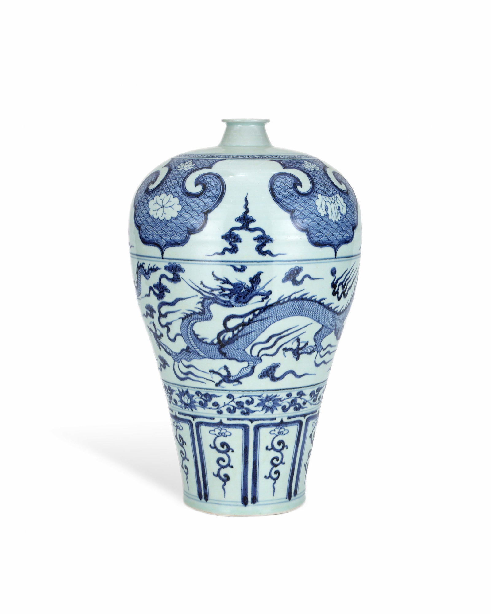 MING XUANDE BLUE AND WHITE DRAGON PATTERN PLUM VASE: H: 42.5CM W: 25.5CM