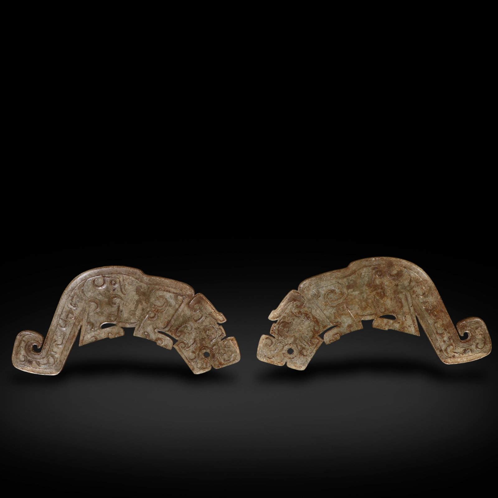 Warring States period A pair of tiger-pattern jade pendants (1 of 7)