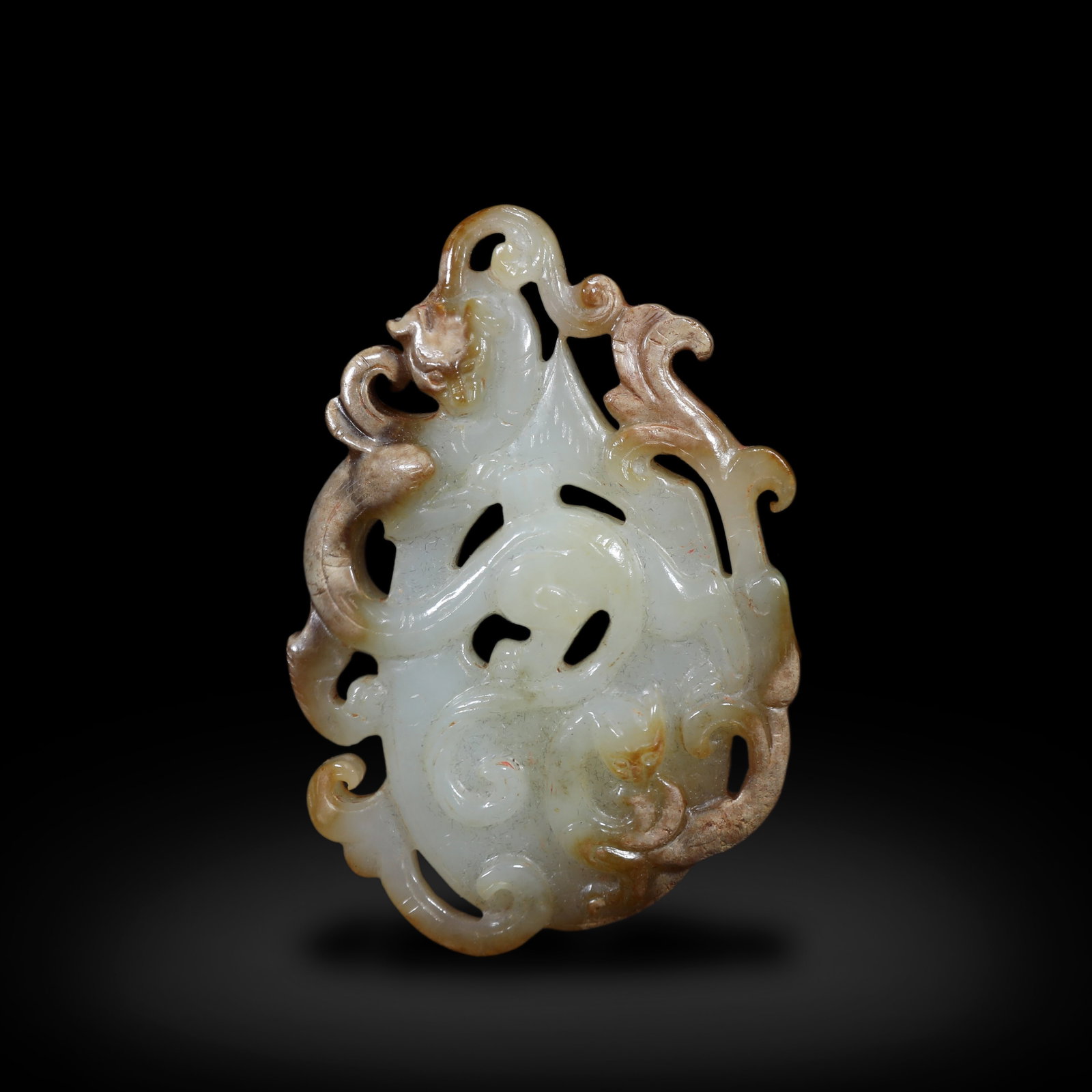 Han Dynasty Heart-shaped Pendant with Coiled Chi Dragon: H:7.2cm W:5.1cm