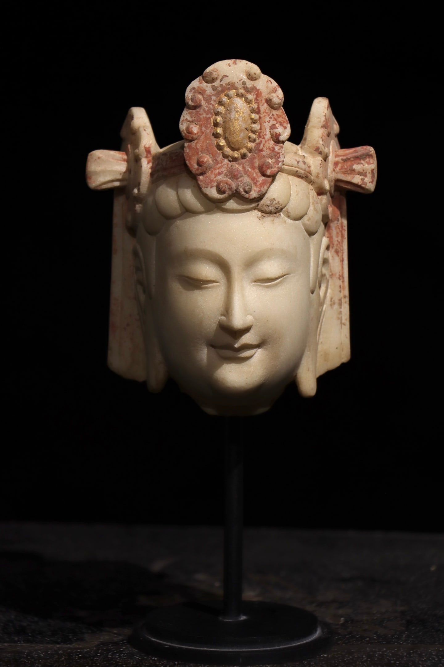 Northern Qi Dynasty??White marble carved Avalokite?vara head: H:14cm