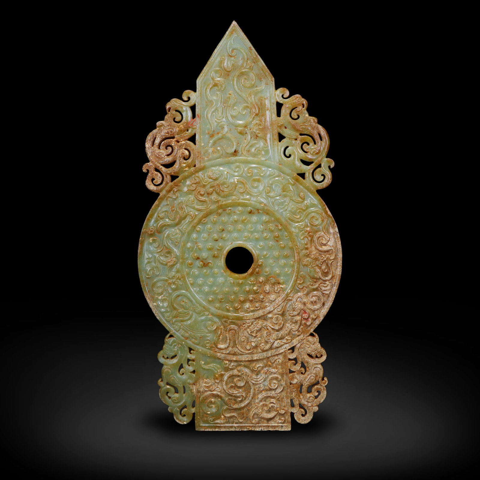 Han Dynasty Jade gui-bi with dragon patterns (1 of 5)