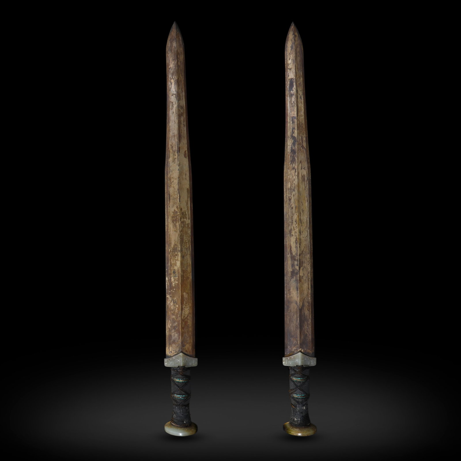 Warring States Period??Gold-Inlaid Bronze Sword with Jade Fittings and Inscriptions: L:70.8cm W:5.7cm
