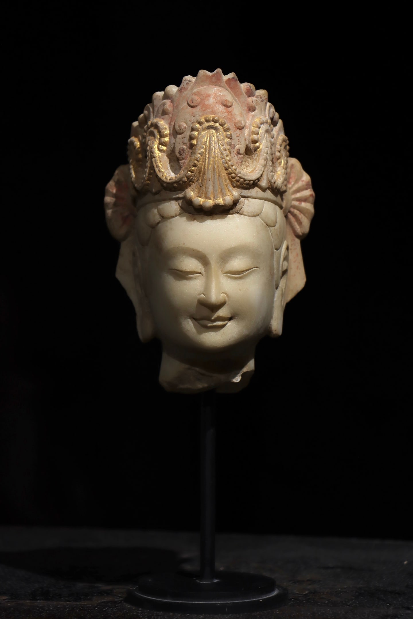 Northern Qi Dynasty??White marble carved Avalokite?vara head: H:16cm
