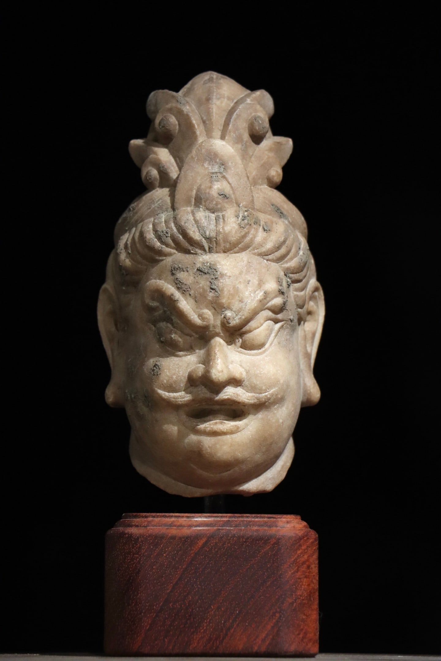Tang Dynasty Stone Carved Guardian Warrior Head: H:22cm / H:16cm