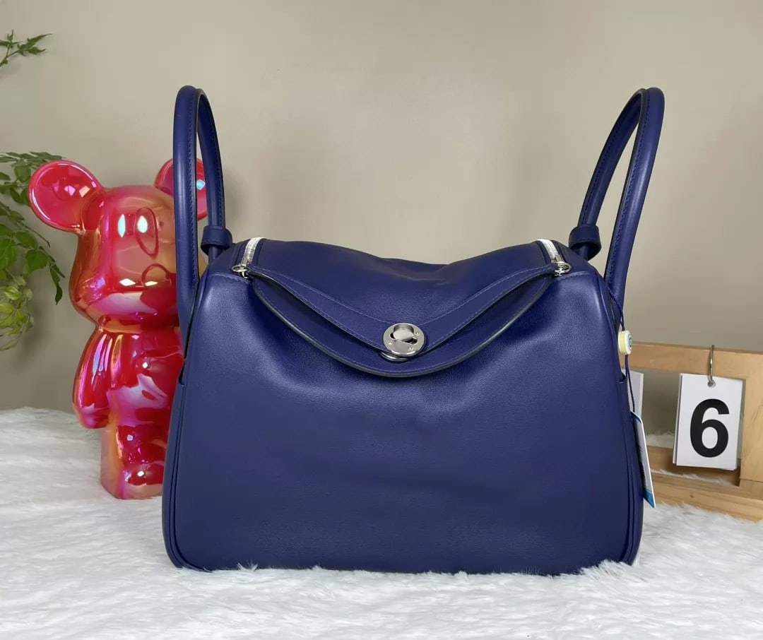 HERMES LINDY 30 BAG, SWIFT LEATHER, ELECTRIC BLUE, SILVER HARDWARE: Name HERMES Lindy 30 Bag, Swift Leather, Electric Blue, Silver Hardware Dimensions