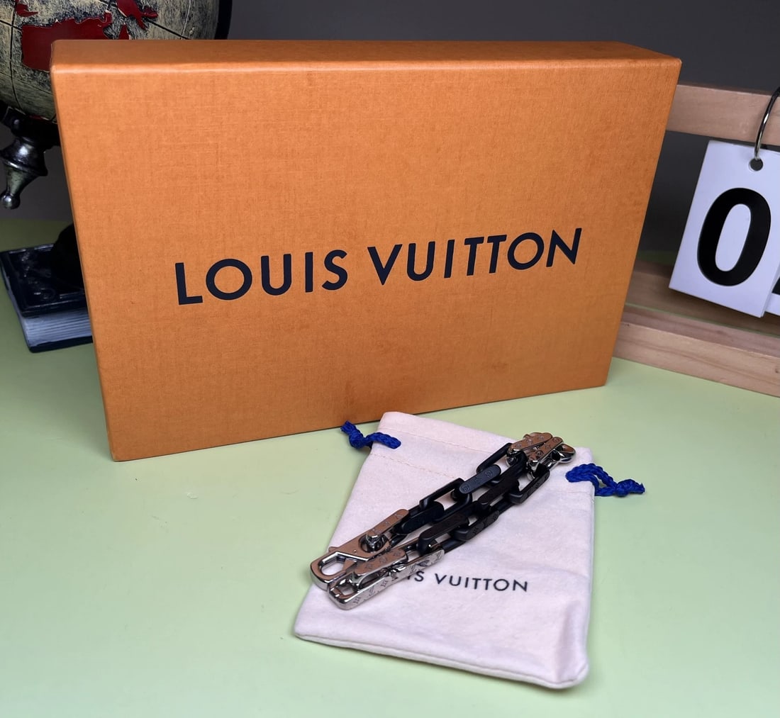 LOUIS VUITTON CHAIN LINKS METAL & RUBBER BRACELET (1 of 8)