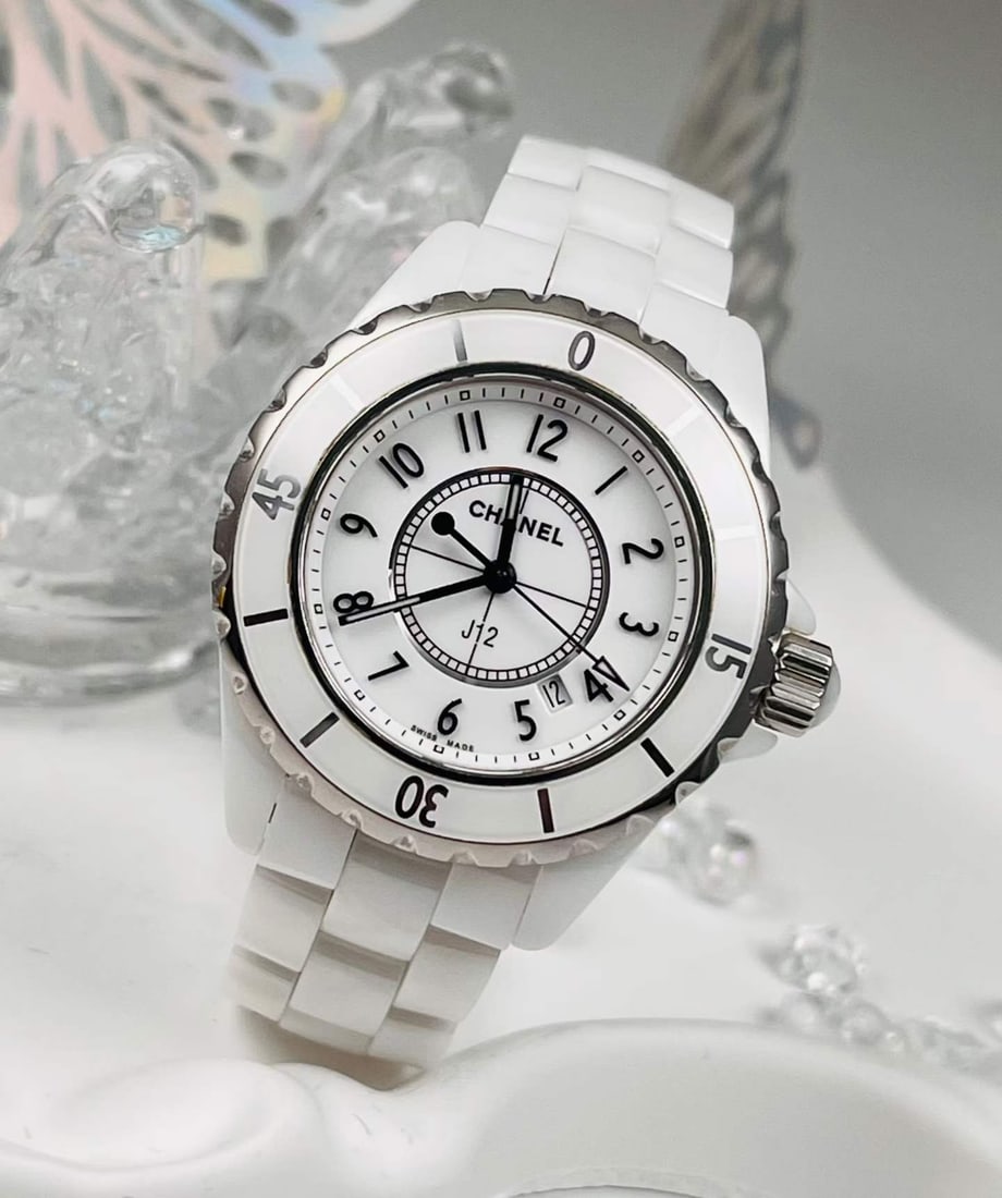 CHANEL J12 COLLECTION LADIES' WATCH: Name Chanel J12 Collection Ladies' Watch Dimensions D:33mm