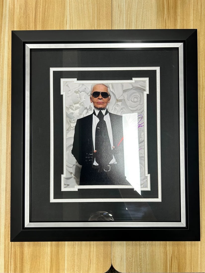 KARL LAGERFELD (CHANEL CREATIVE DIRECTOR) AUTOGRAPHED PHOTOGRAPH, PSA AUTHENTICATED: Name Karl Lagerfeld (Chanel Creative Director) Autographed Photograph, PSA Authenticated Dimensions