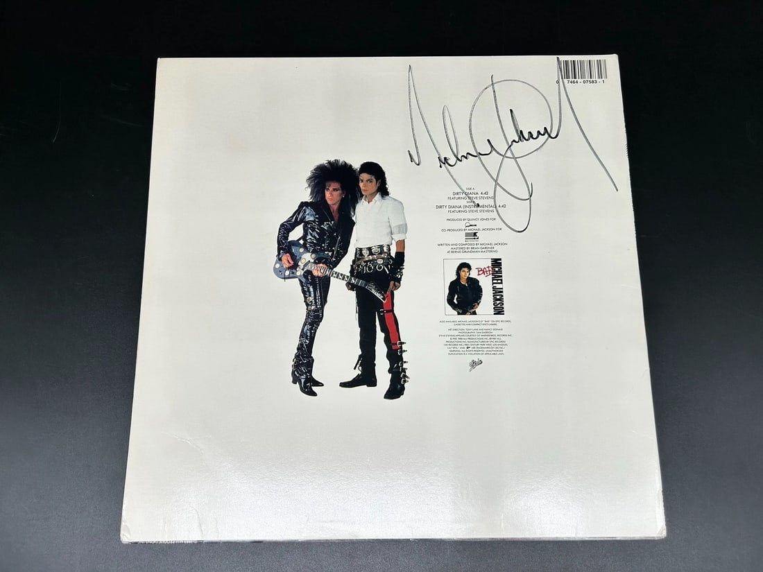 MICHAEL JACKSON, SIGNED VINYL RECORD, JSA AUTHENTICATED - 3