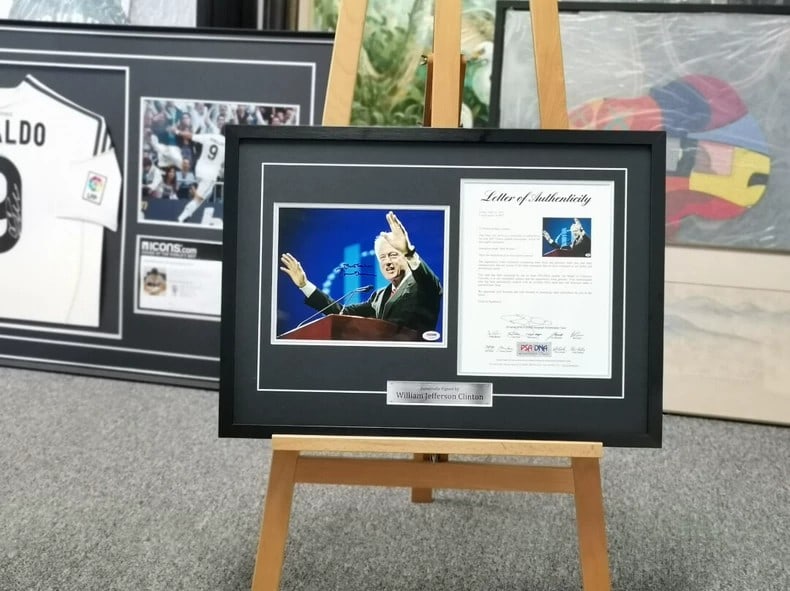 PRESIDENT BILL CLINTON AUTOGRAPHED PHOTOGRAPH, PSA AUTHENTICATED: Name President Bill Clinton Autographed Photograph, PSA Authenticated Dimensions