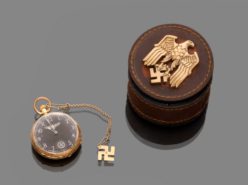 1930S-1940S WWII GERMAN NAZI 18K GOLD POCKET WATCH: Name 1930s-1940s WWII German Nazi 18K Gold Pocket Watch Dimensions Period: 1930s-1940sMaterial: 18K gold, leatherRemarks: With original leather watch boxDescriptionThis 18K gold pocket watch for