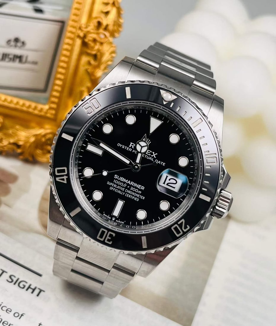 ROLEX SUBMARINER DATE MEN'S WATCH (1 of 9)