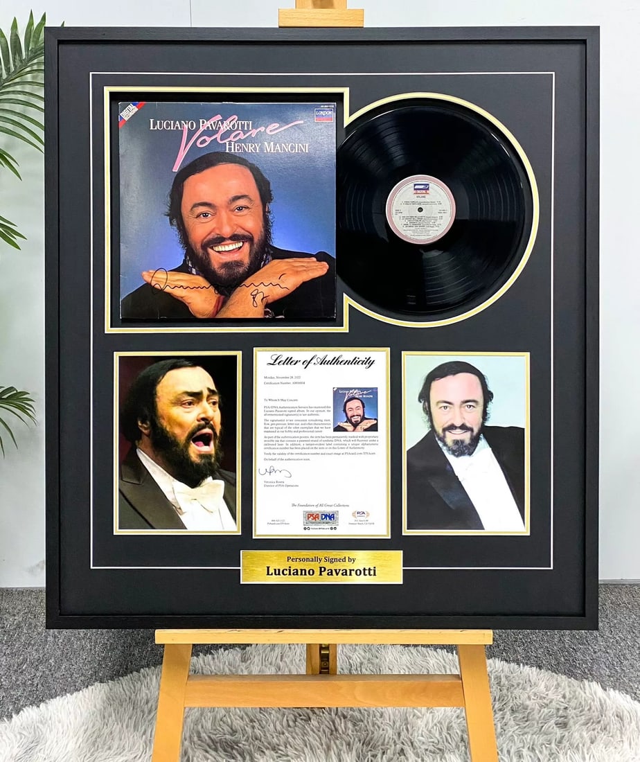 1987 LUCIANO PAVAROTTI, SIGNED VINYL RECORD, PSA AUTHENTICATED (1 of 1)