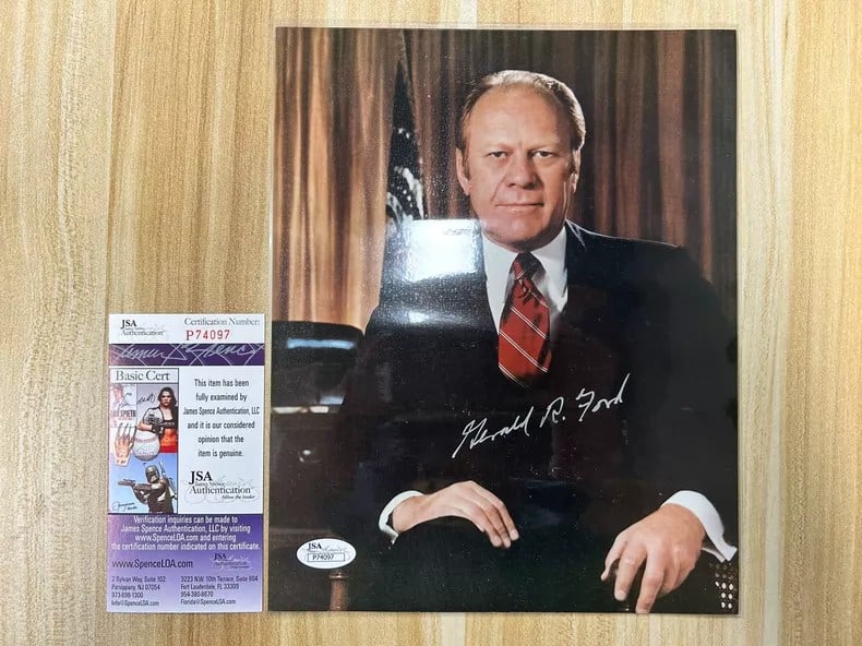 PRESIDENT GERALD FORD SIGNED PHOTOGRAPH, JSA AUTHENTICATED (1 of 1)