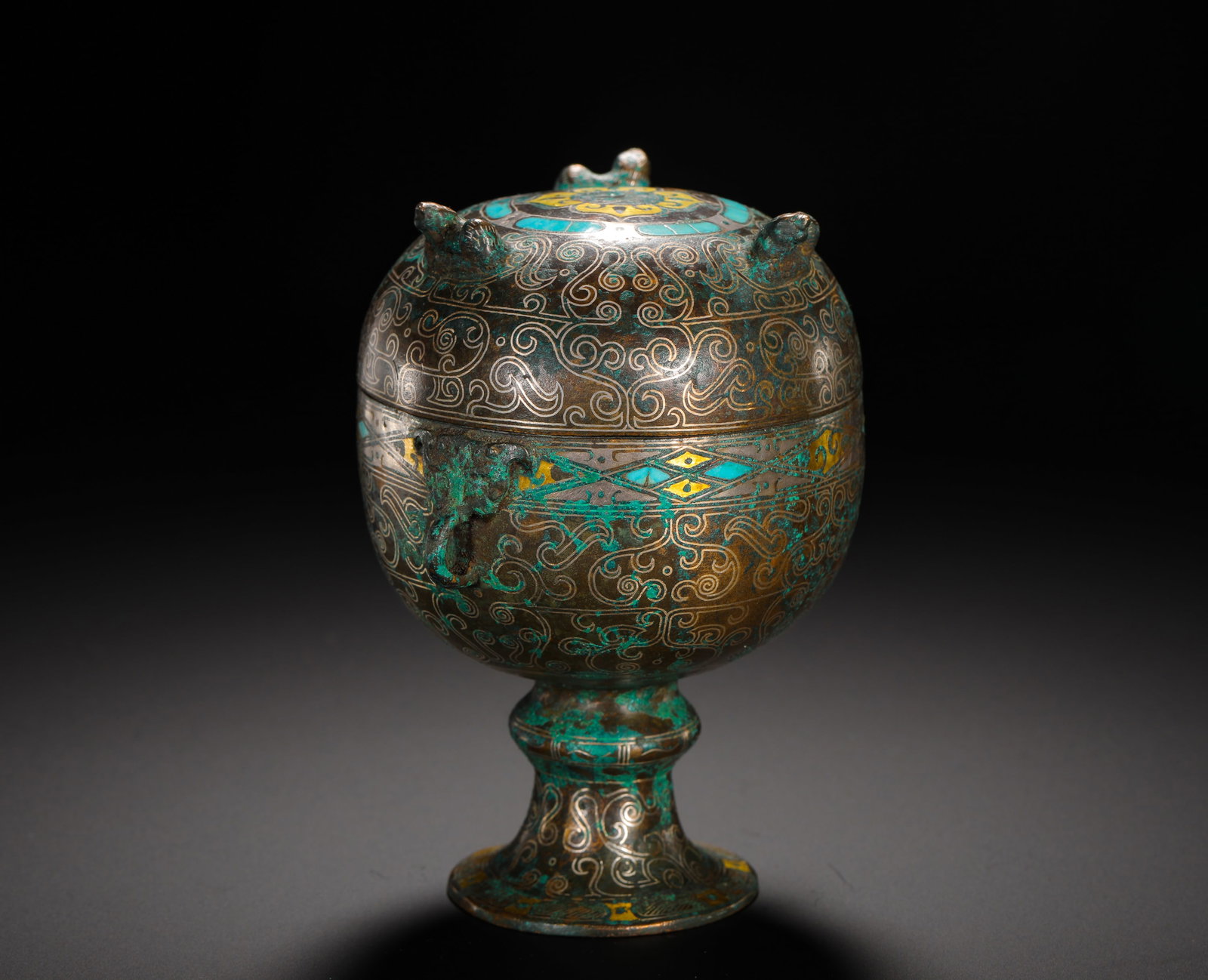 BRONZE FROM THE WARRING STATES PERIOD WITH INLAID GOLD AND SILVER AND TURQUOISE, HIGH-FOOTED BEANS: Height:13cm (5.12in) Width:11cm (4.33in) Weight:960g(2.12lb)Warring States bronze stemmed dou vessel inlaid with gold, silver and turquoise, three beasts on lid and intertwined dragon patterns all ove