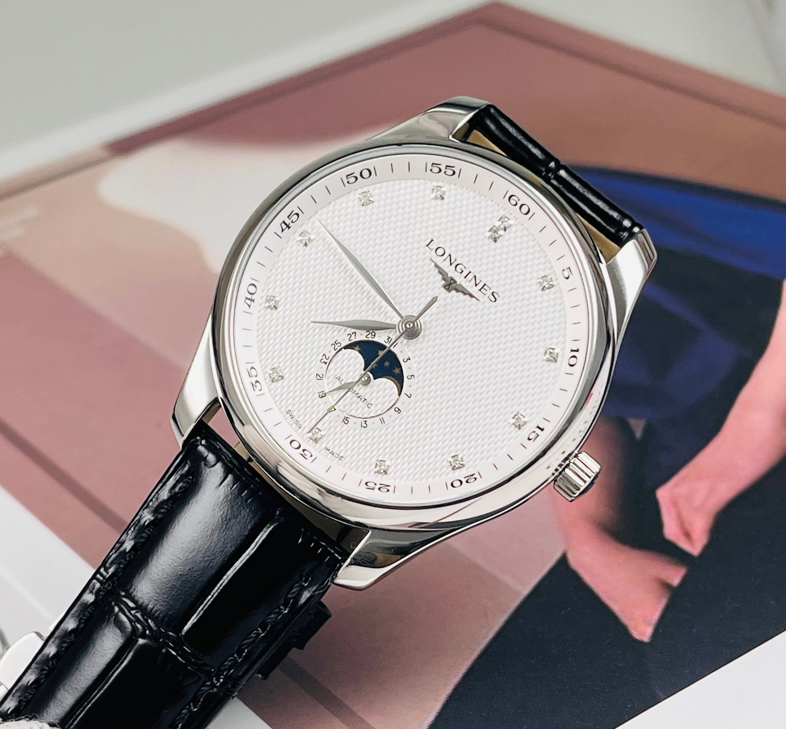 LONGINES MASTER COLLECTION WATCHES: Longines Master Collection L2.919.4.77.3, full set from 2023, automatic mechanical movement, 42 mm stainless steel case, silver guilloch?? dial with 13 diamond-set hour markers