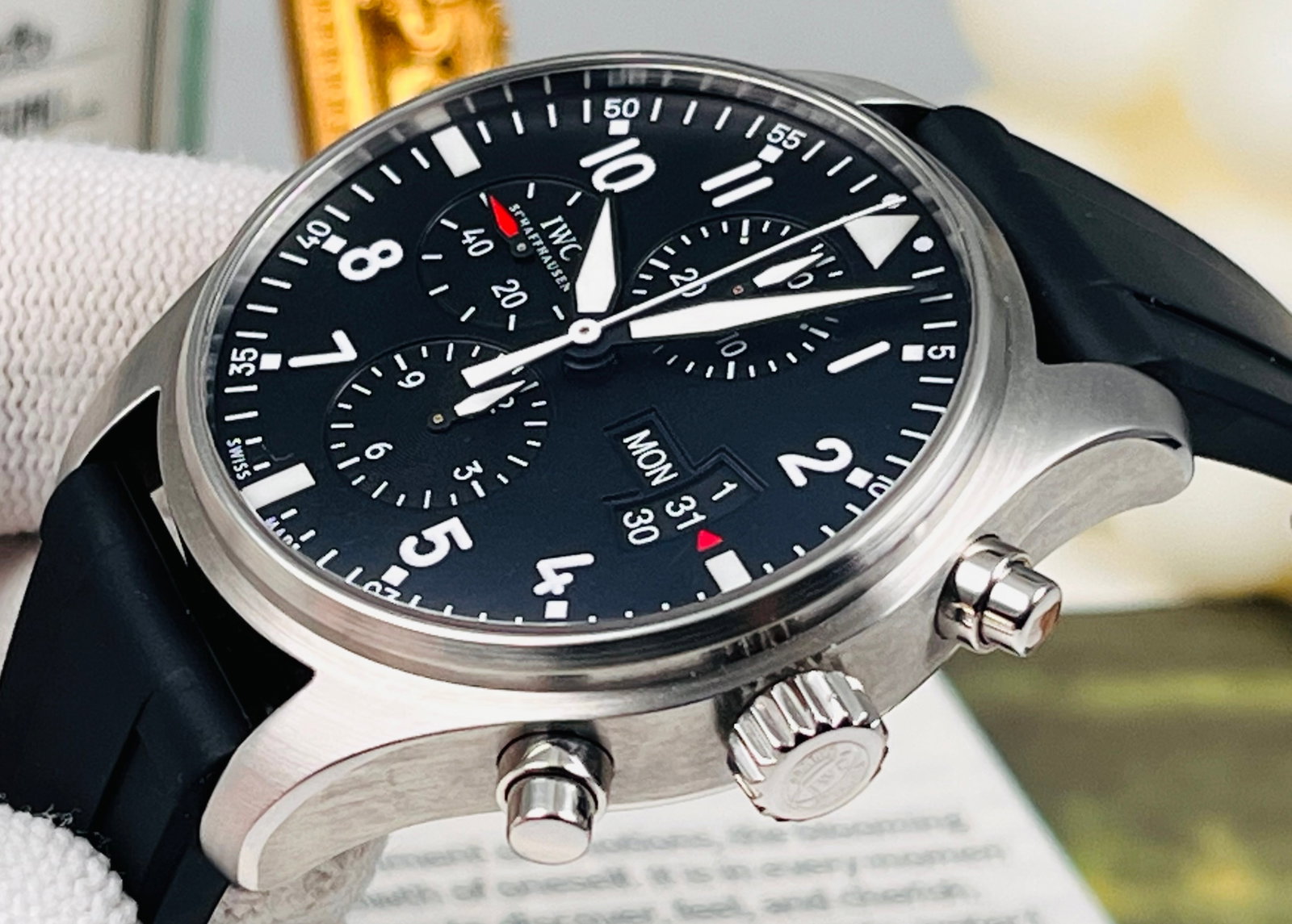 IWC. PILOT COLLECTION WATCHES: Longines Master Collection L2.919.4.77.3, full set from 2023, automatic mechanical movement, 42 mm stainless steel case, silver guilloch?? dial with 13 diamond-set hour markers