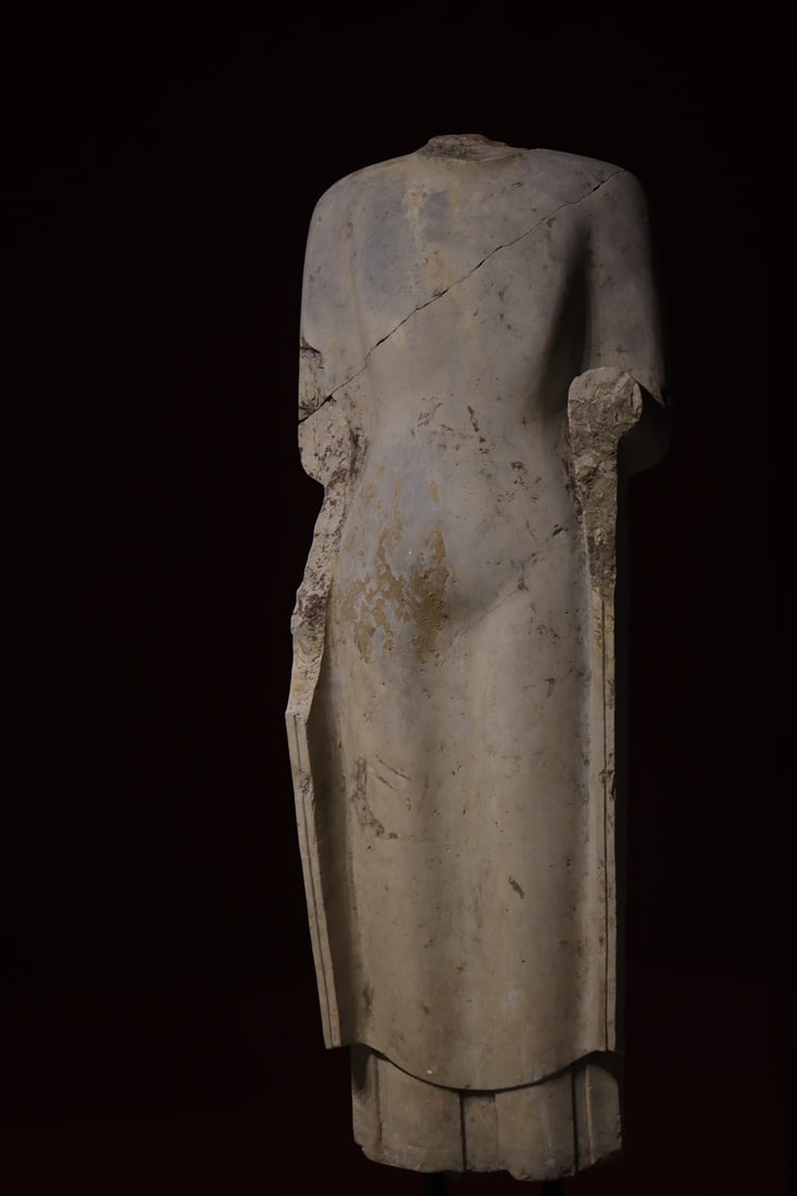NORTHERN QI BUDDHA STATUES: H:104cm H:84cm