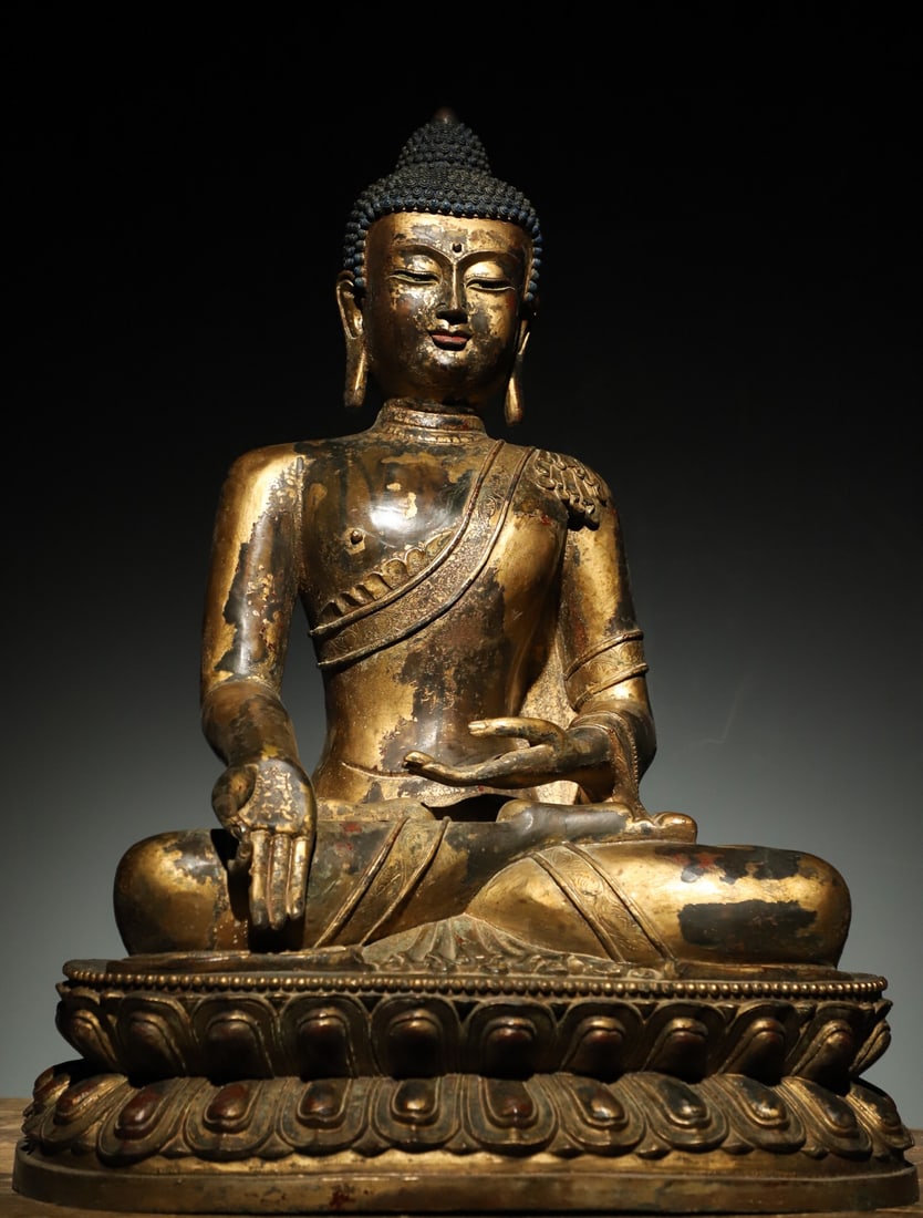 A MING DYNASTY STATUE OF SAKYAMUNI BUDDHA: Weight:20000gH:60cm L:43cm W:35cm