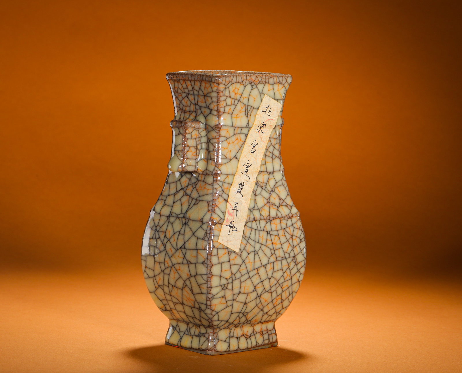 A CLASSIC THROUGH-EAR VASE FROM THE NORTHERN SONG DYNASTY OFFICIAL KILN: Height:23cm (9.06in)Width:12cm (4.72in)Weight:1110g(2.45lb)AntiqueNorthernSongofficialkilnpiercedearvase, golden-ironcracklebeigeglaze, imperialritualporcelain.