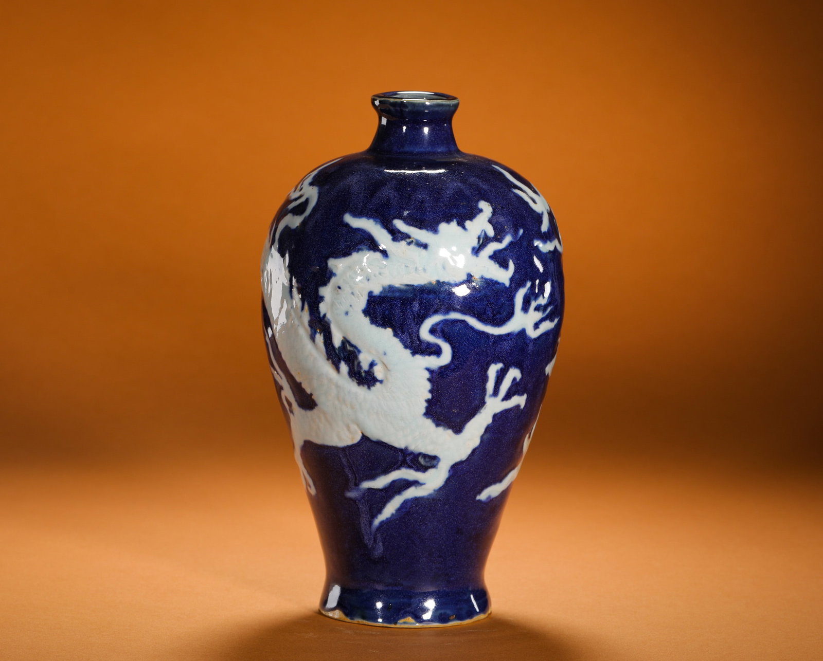 MING DYNASTY SACRIFICIAL BLUE GLAZE PILE SCULPTURE OF WHITE DRAGON PATTERN PLUM VASE: Height:22cm (8.66in)Diameter:14cm (5.51in)Weight:780g(1.72lb)Antiquesacrificialblueglazemeipingvase, raisedwhitedragonrelief, imperialauspiciousdecorativeporcelain.