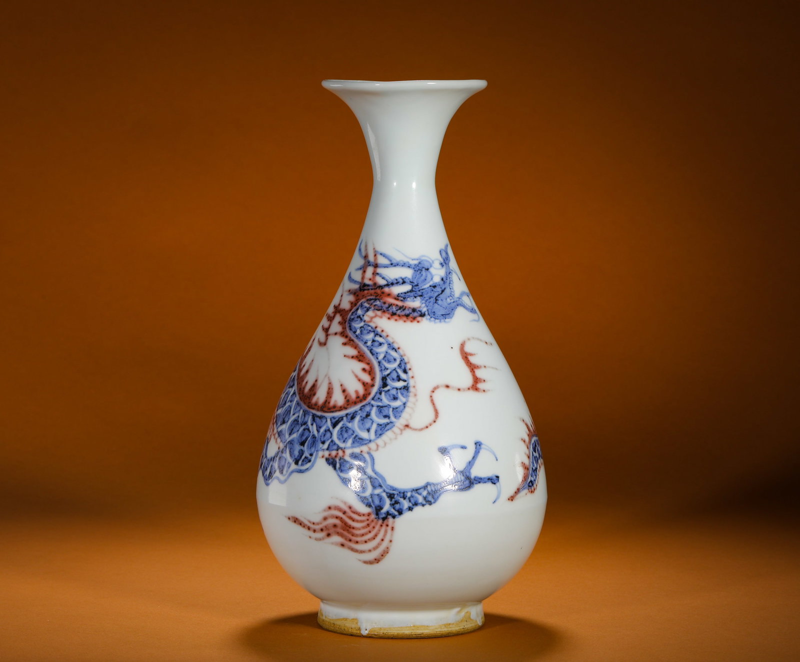 YUAN DYNASTY BLUE AND WHITE UNDERGLAZE RED DRAGON PATTERN JADE HUCHUN VASE: Height:28cm (11.02in)Diameter:16cm (6.30in)Weight:950g(2.09lb)Antiqueblue&underglazereddragonpearvase, rarehigh-temperaturefiredimperialornamentalporcelain.
