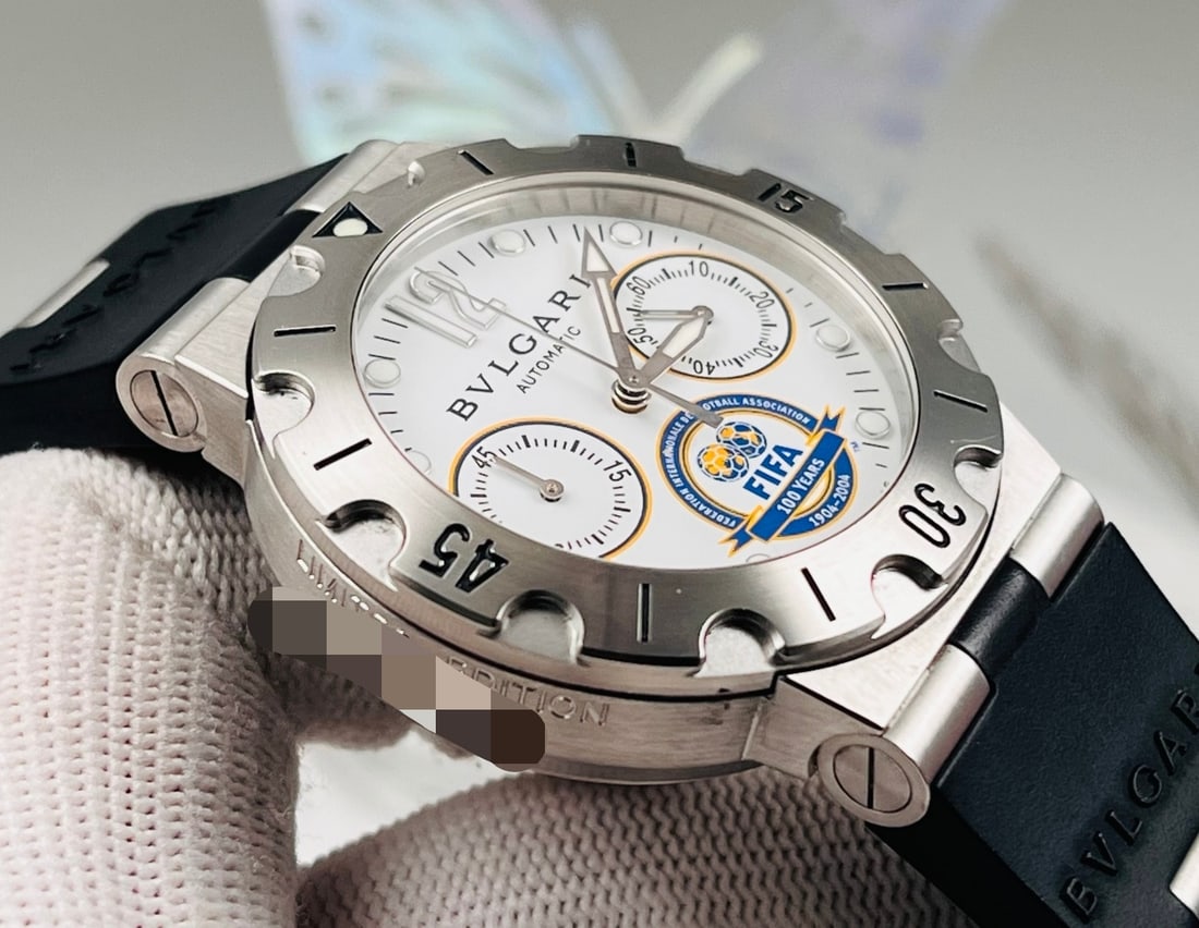 BULGARI LIMITED EDITION WATCHES: Bulgari DIAGONO PROFESSIONAL Series SC38WSV/SLN, excellent condition, original strap never replaced, limited edition of 999 pieces. 38mm stainless steel case with automatic chronograph movement, white