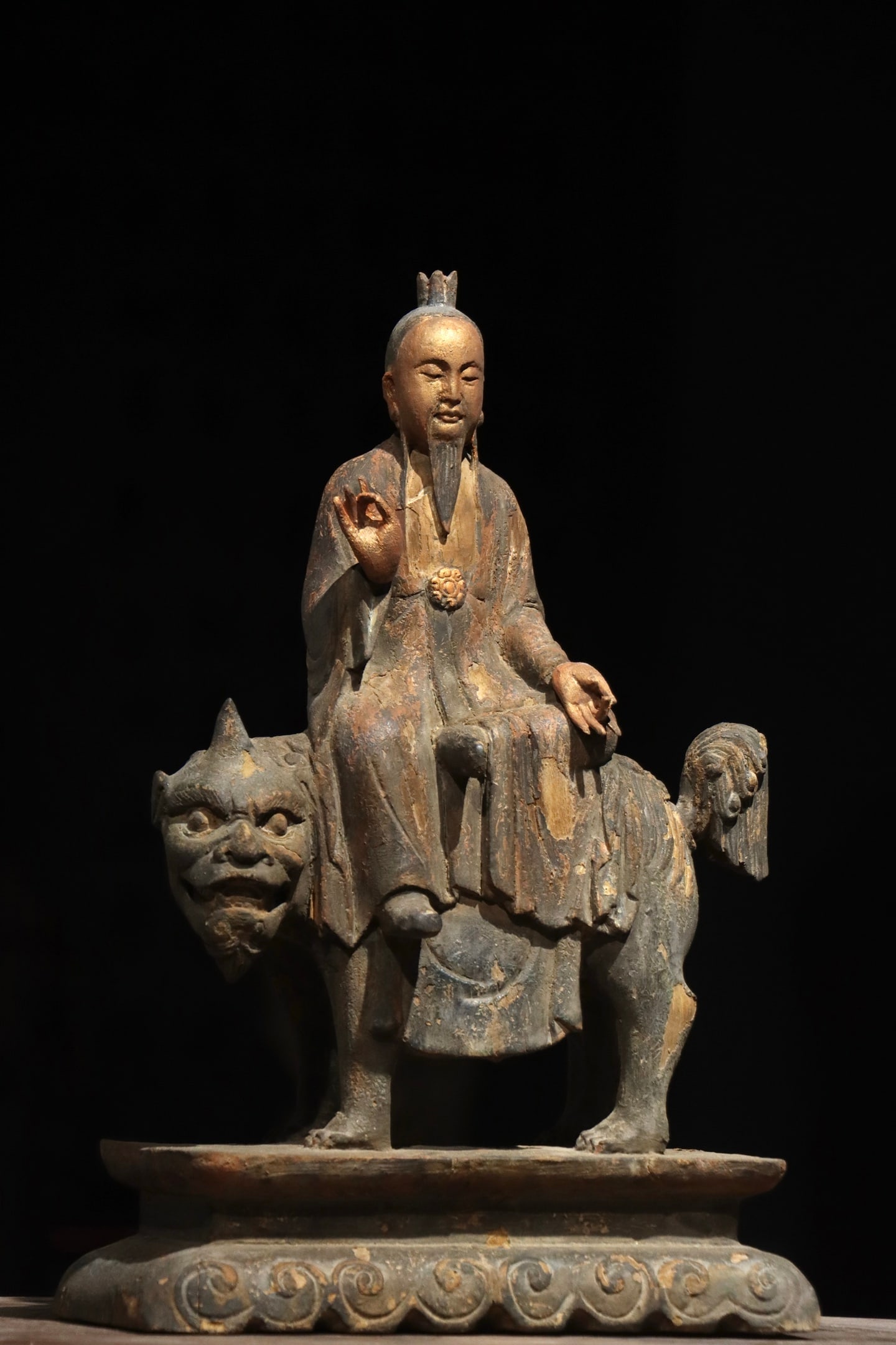 QING DYNASTY NANMU TAIYI JIU KU TIAN ZUN: H:40cm (15.75in) This is a Ming-Qing Dynasty wooden lacquered and gilded painted statue of Taiyi Jiuku Tianzun (or Zhang Daoling). Carved from solid wood, it is decorated with lacquer, gilding and min