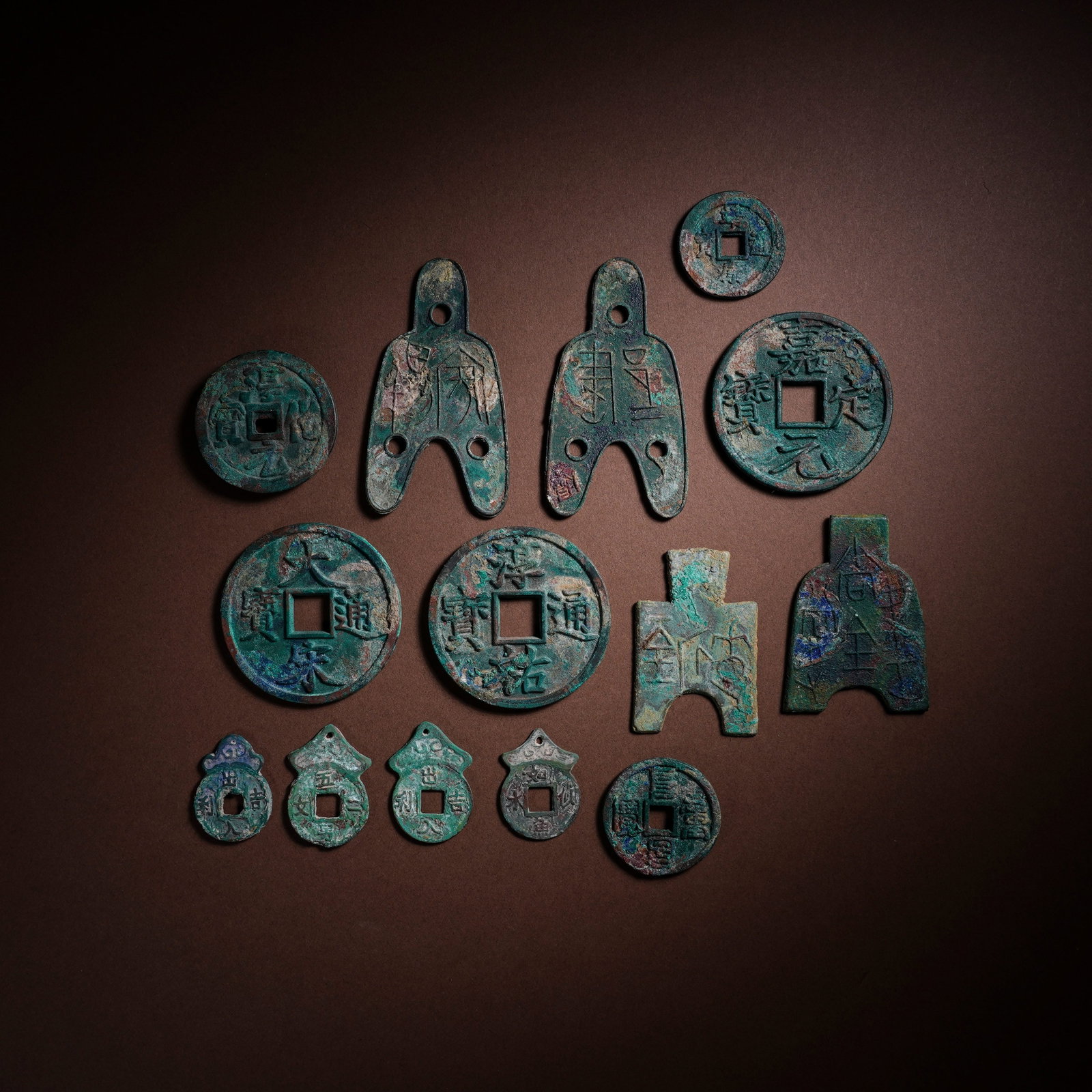 A SET OF 14 ANCIENT CHINESE COINS (1 of 2)