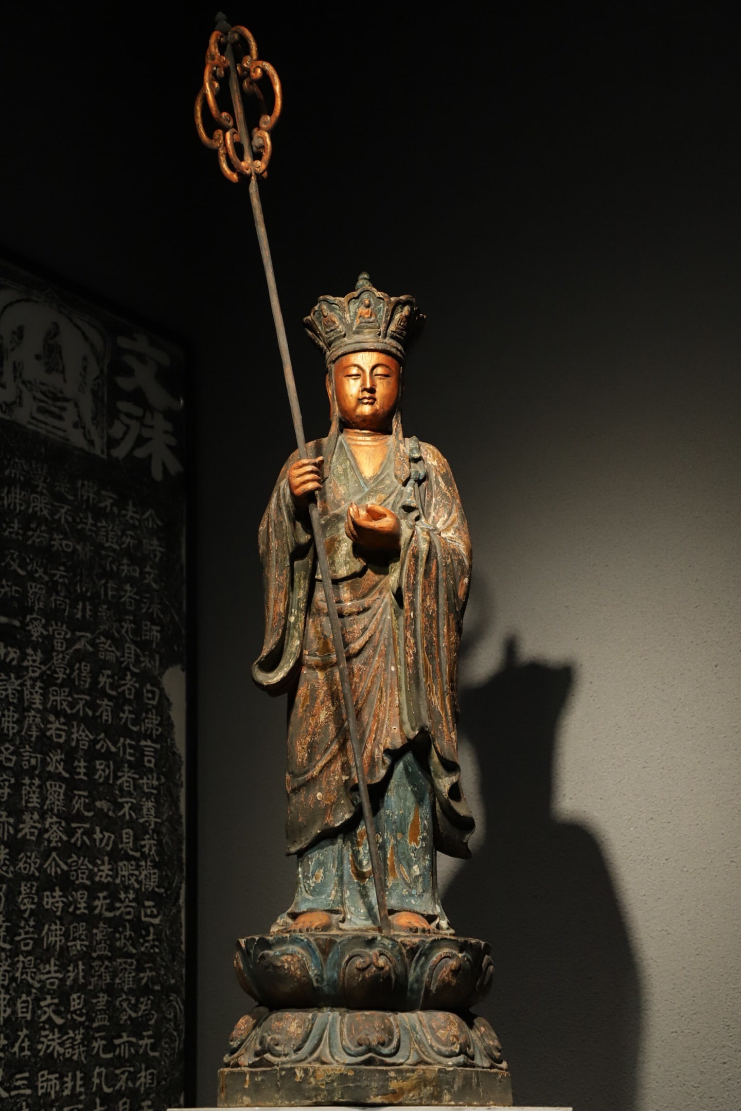 SONG DYNASTY NANMU LACQUER GOLD PAINTED DIZANG KING BODHISATTVA: H:122cm .H:98cm L:32cm .