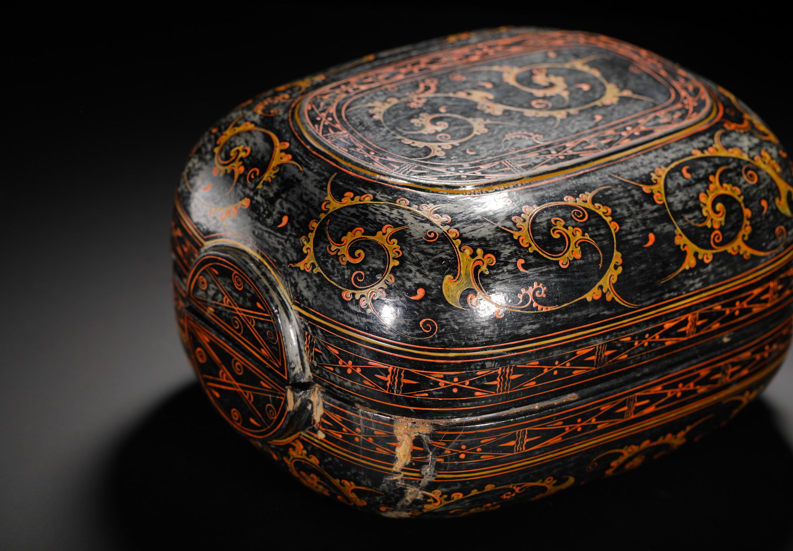 HAN DYNASTY LACQUER-PAINTED SCROLL CLOUD PATTERN EAR CUP BOX - 2