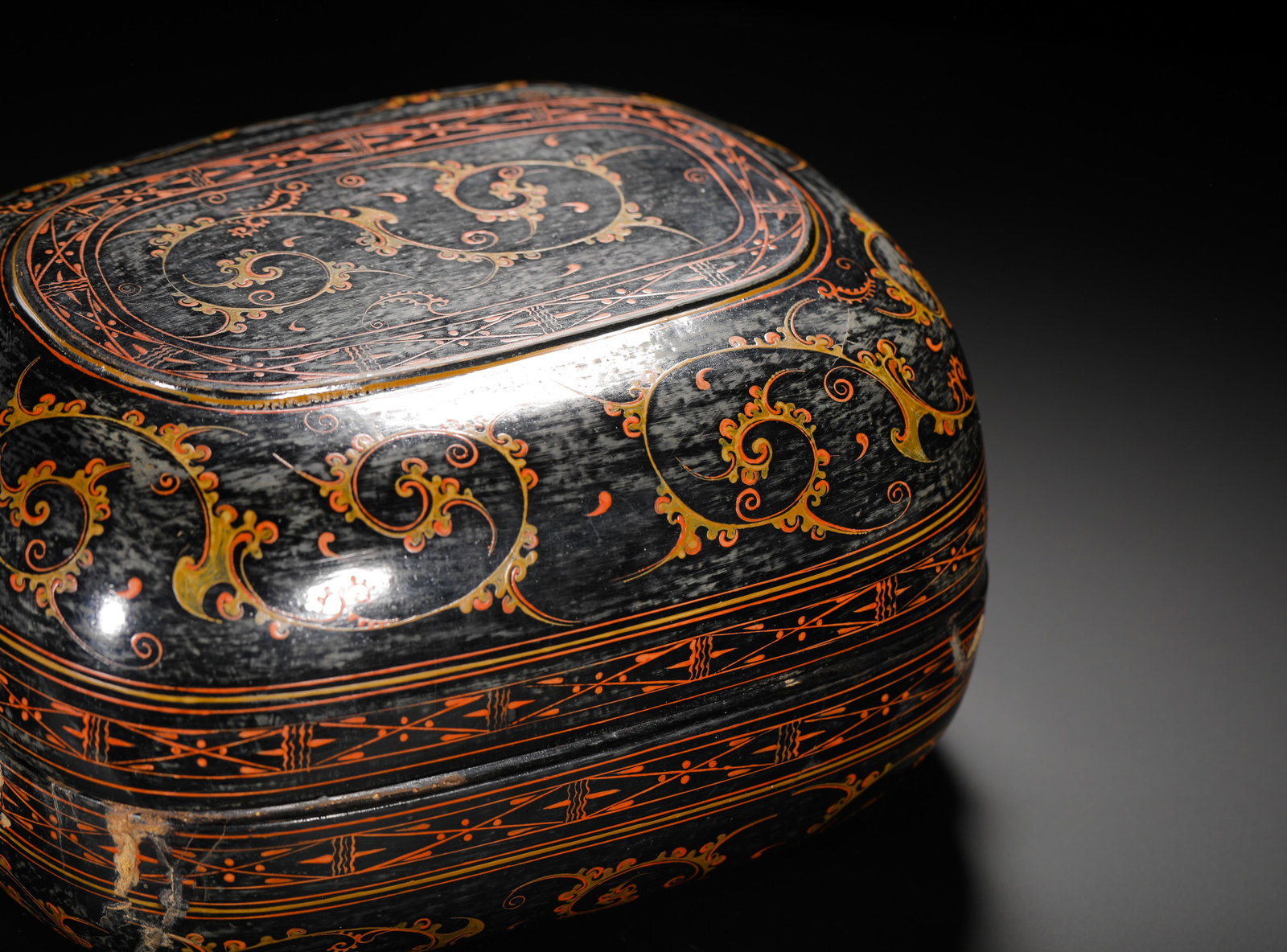 HAN DYNASTY LACQUER-PAINTED SCROLL CLOUD PATTERN EAR CUP BOX - 3