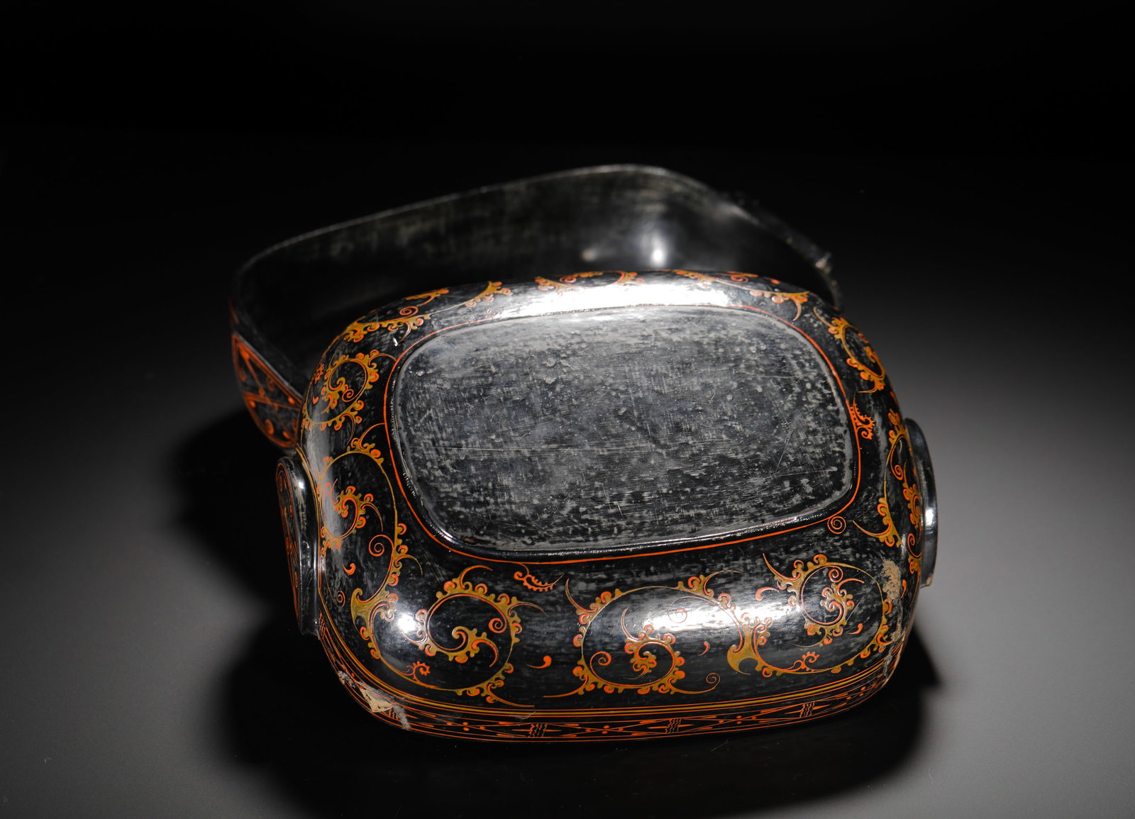 HAN DYNASTY LACQUER-PAINTED SCROLL CLOUD PATTERN EAR CUP BOX - 7