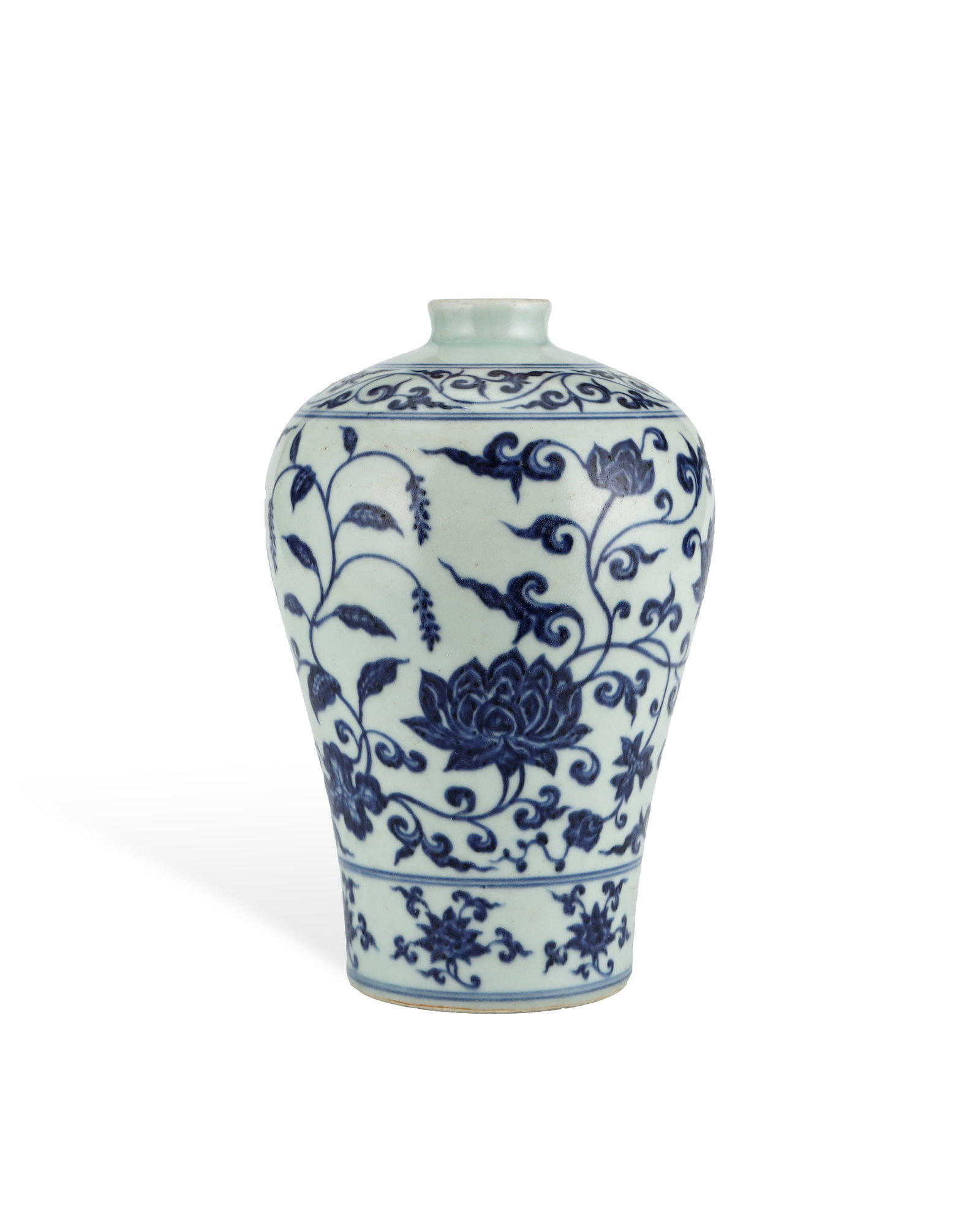 A MING DYNASTY BLUE AND WHITE PLUM VASE WITH LOTUS PATTERNS: H:25.3cm W:16.5cm Classic blue and white meiping vase, featuring small short mouth, full shoulders, tapering belly and neat ring foot with balanced elegant outline, a mainstream decorative porcelain s