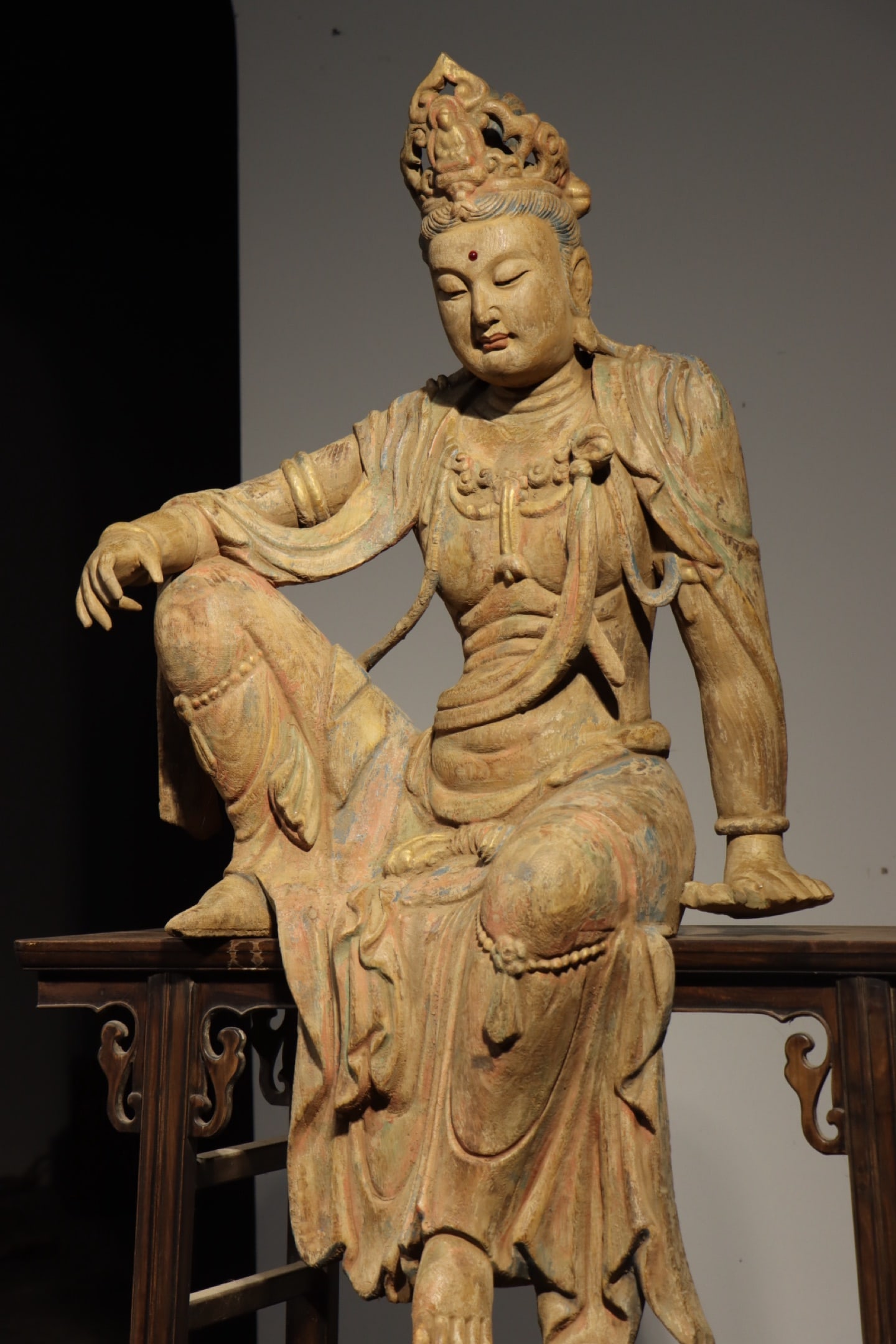 A MING DYNASTY WOODCARVING OF THE FREE AND EASY GUANYIN