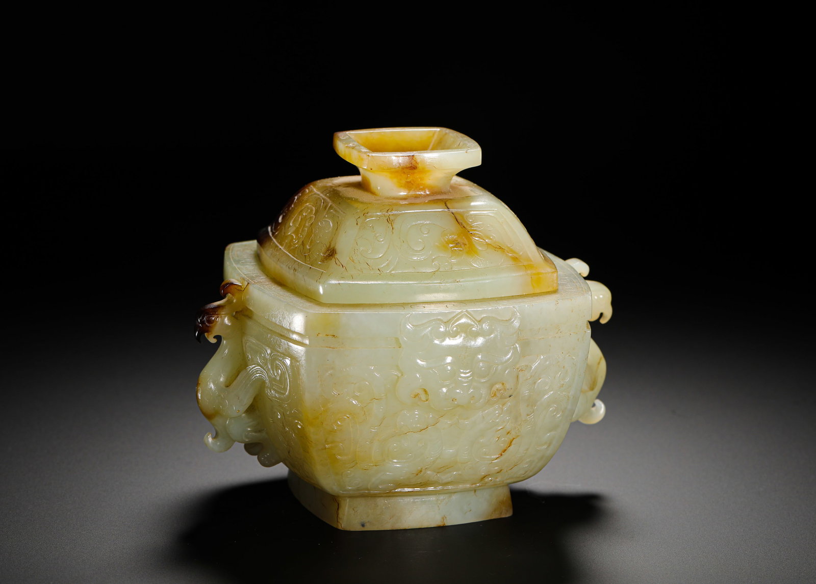 QING DYNASTY HETIAN JADE COVERED STOVE: Height:11cm (4.33in) Width:13cm (5.12in) Weight:630g(1.39lb)Qing Dynasty jade square censer carved with beast and phoenix patterns. Solid whole-jade hollowed carving with matching square lid, phoenix-